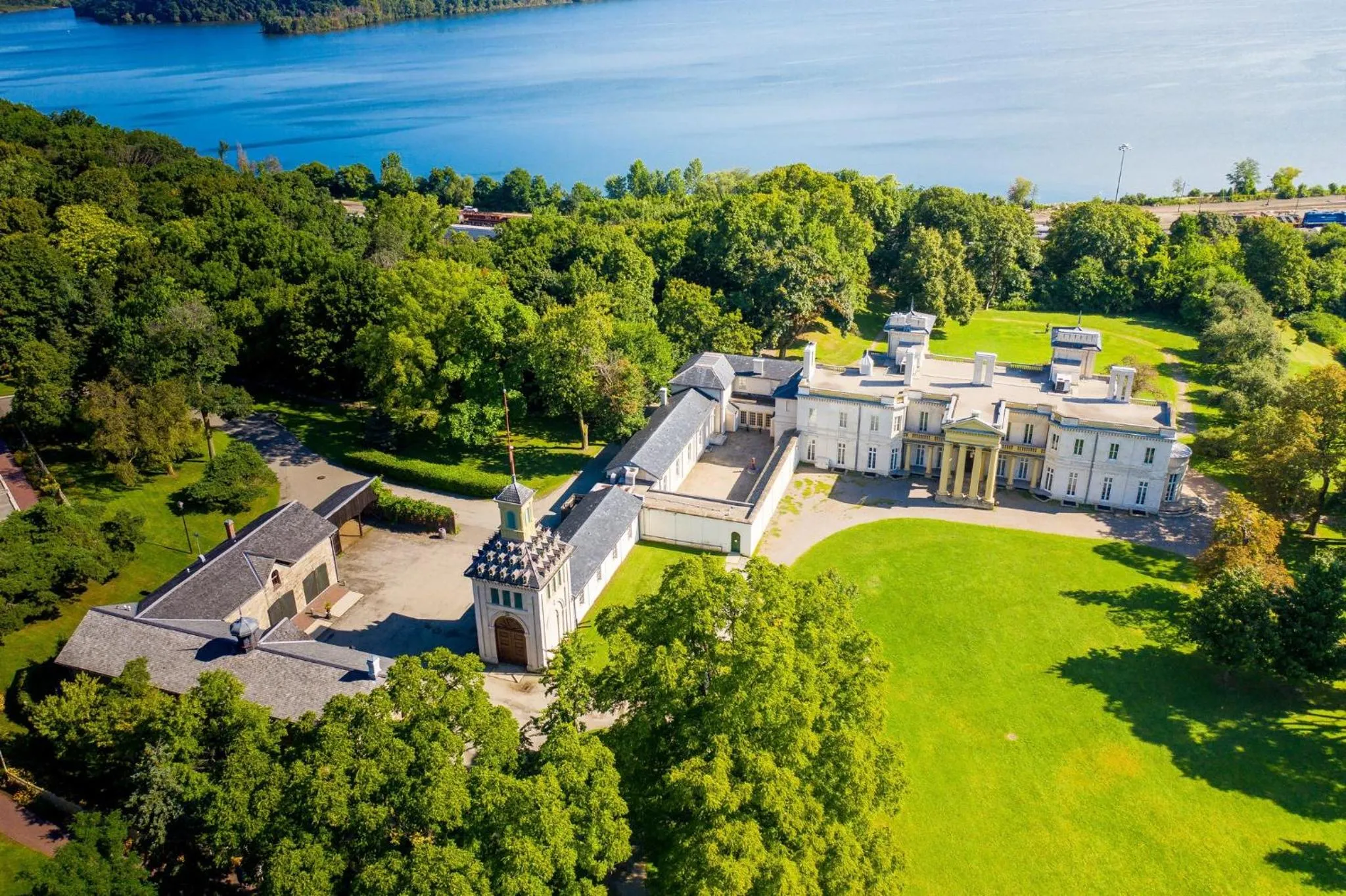 Area and facilities in Staybridge Suites Hamilton - Downtown by IHG