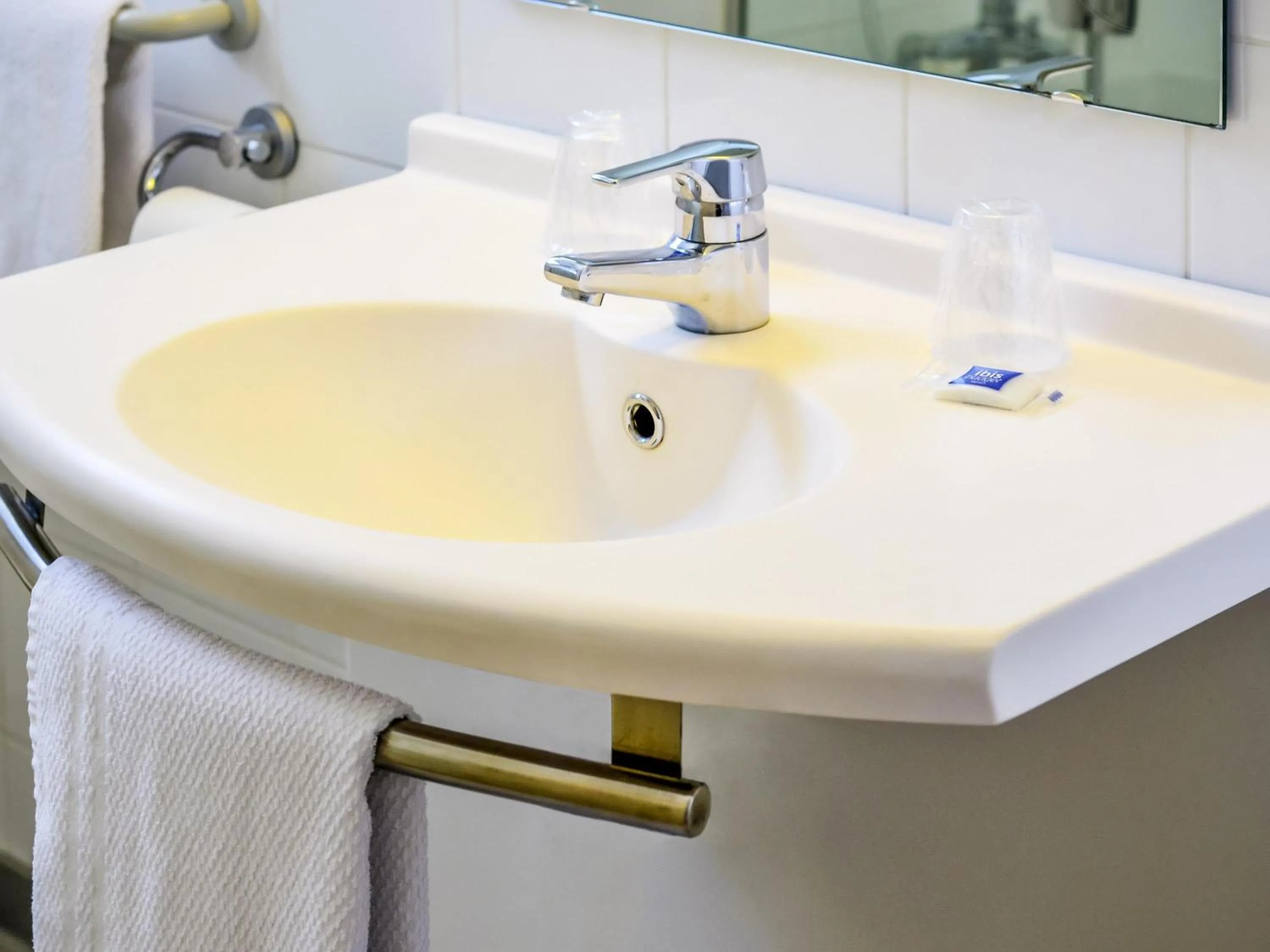 Bedroom in ibis budget Pau Lescar