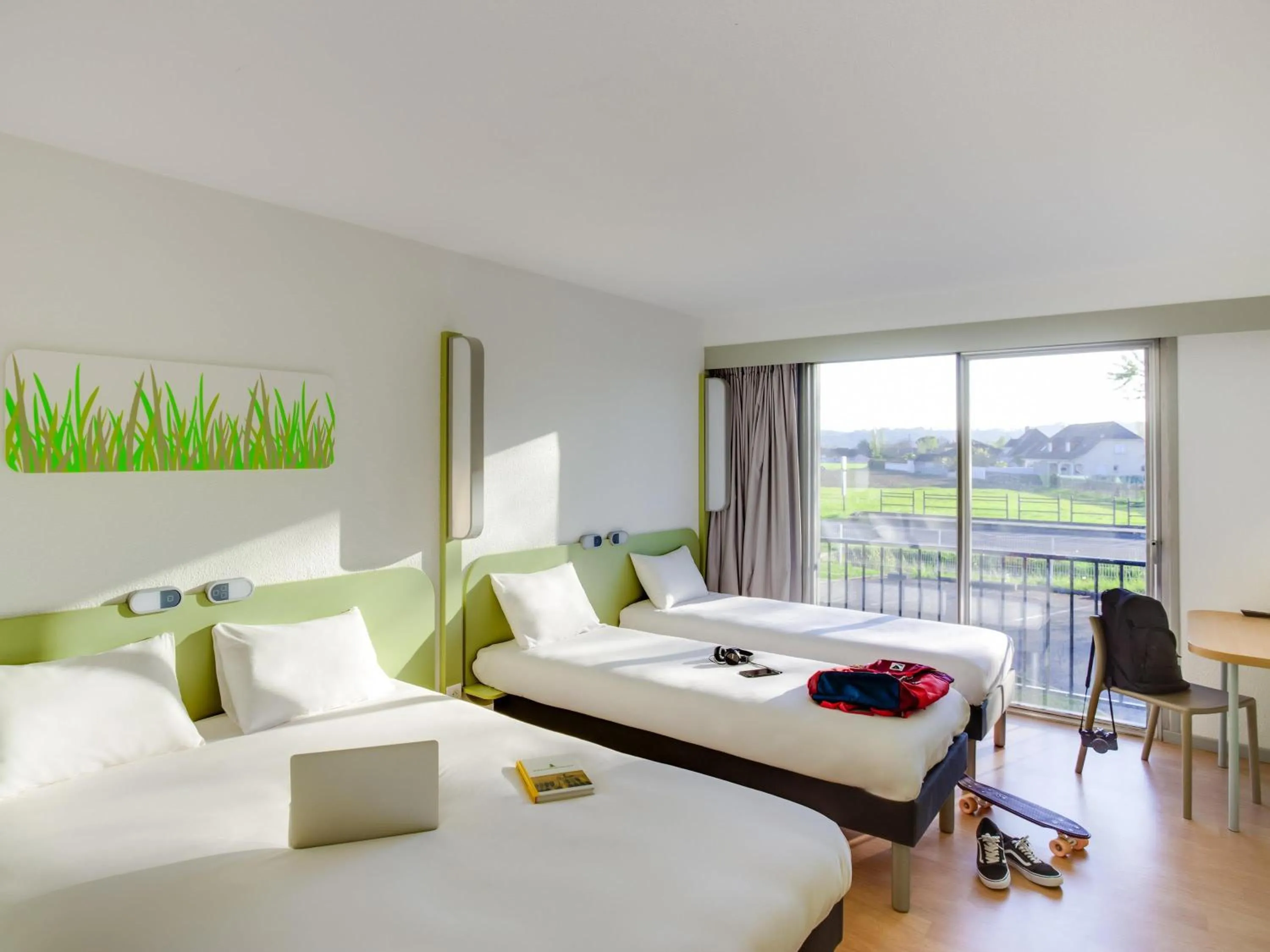 Bedroom, Bed in ibis budget Pau Lescar