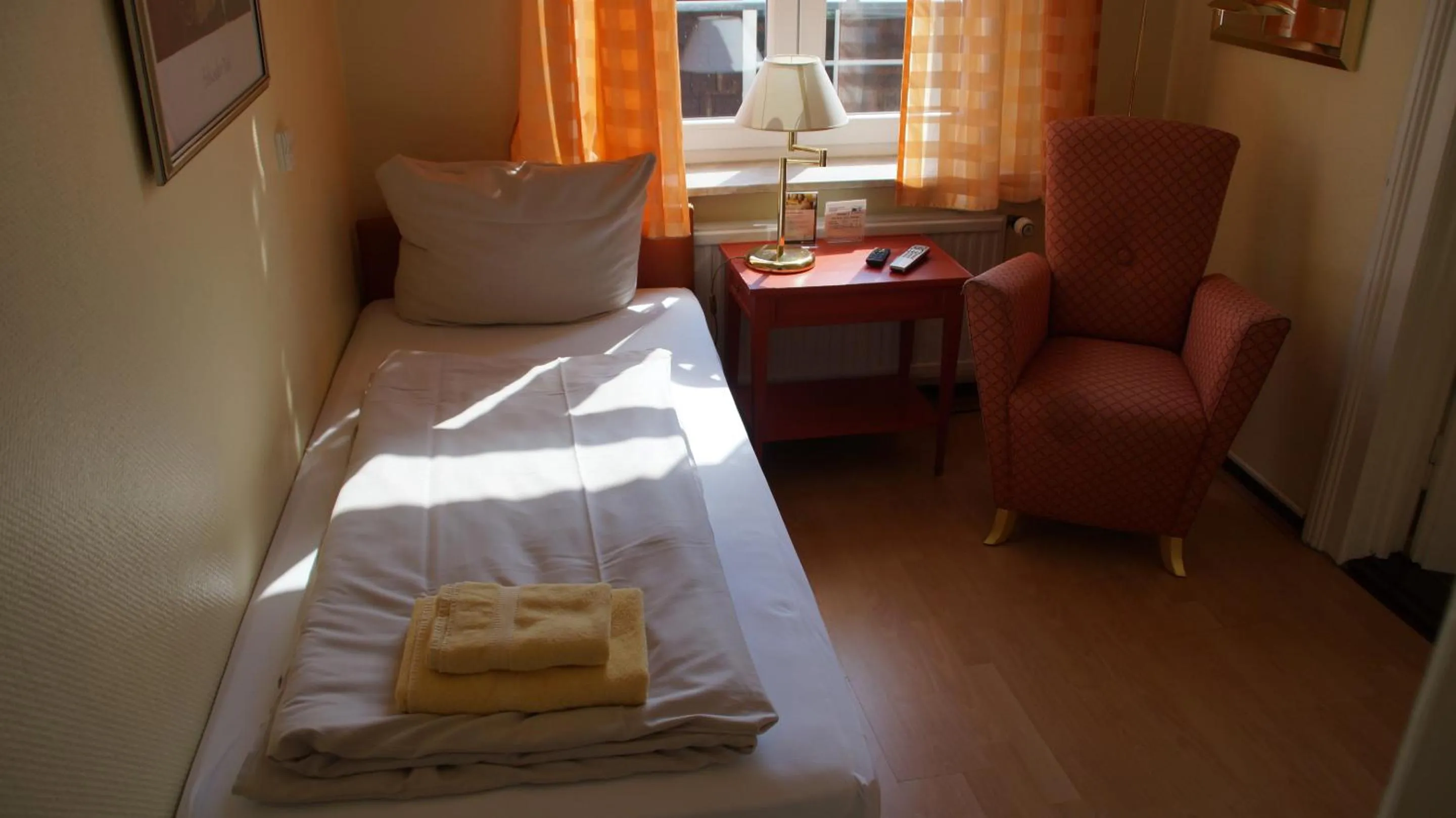 Twin Room with Private Bathroom in HOTEL alt lüneburger Kutscherstuben