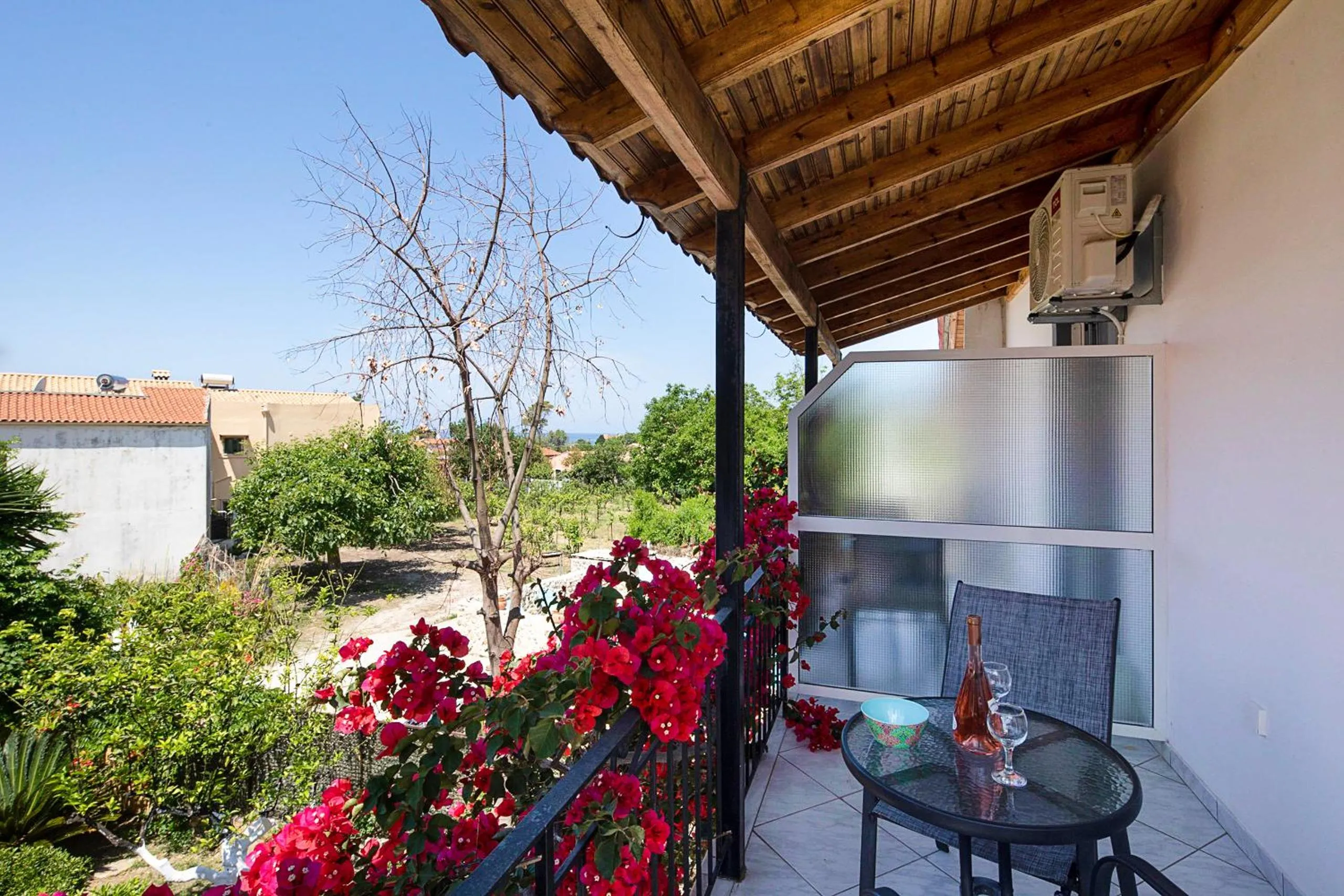 Irini Apartments and Studios