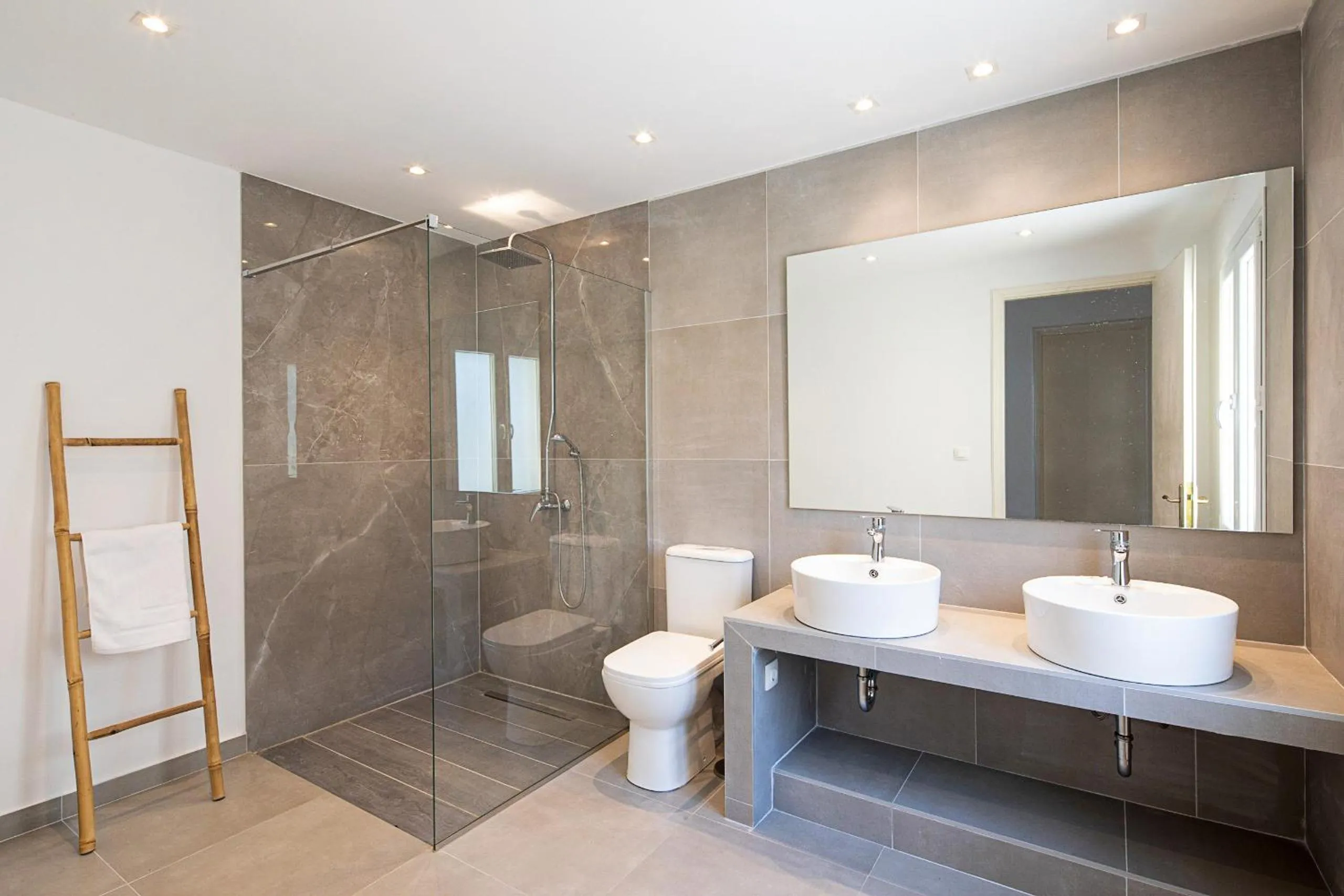 Irini Apartments and Studios