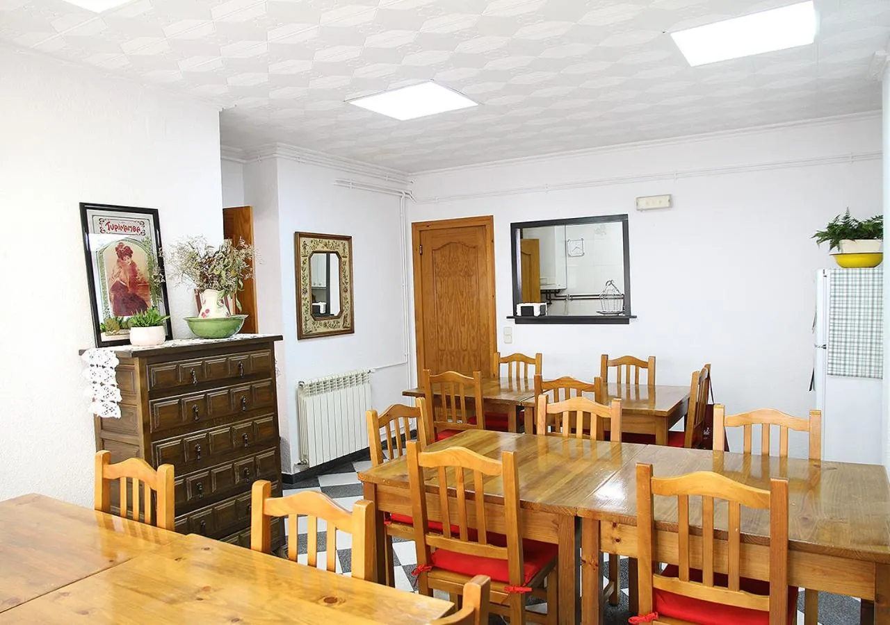 Communal lounge/ TV room in Hostal Fonda Prat