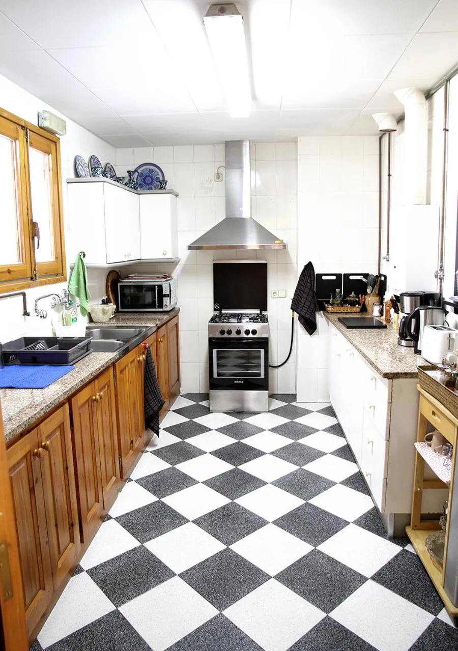 Kitchen or kitchenette in Hostal Fonda Prat