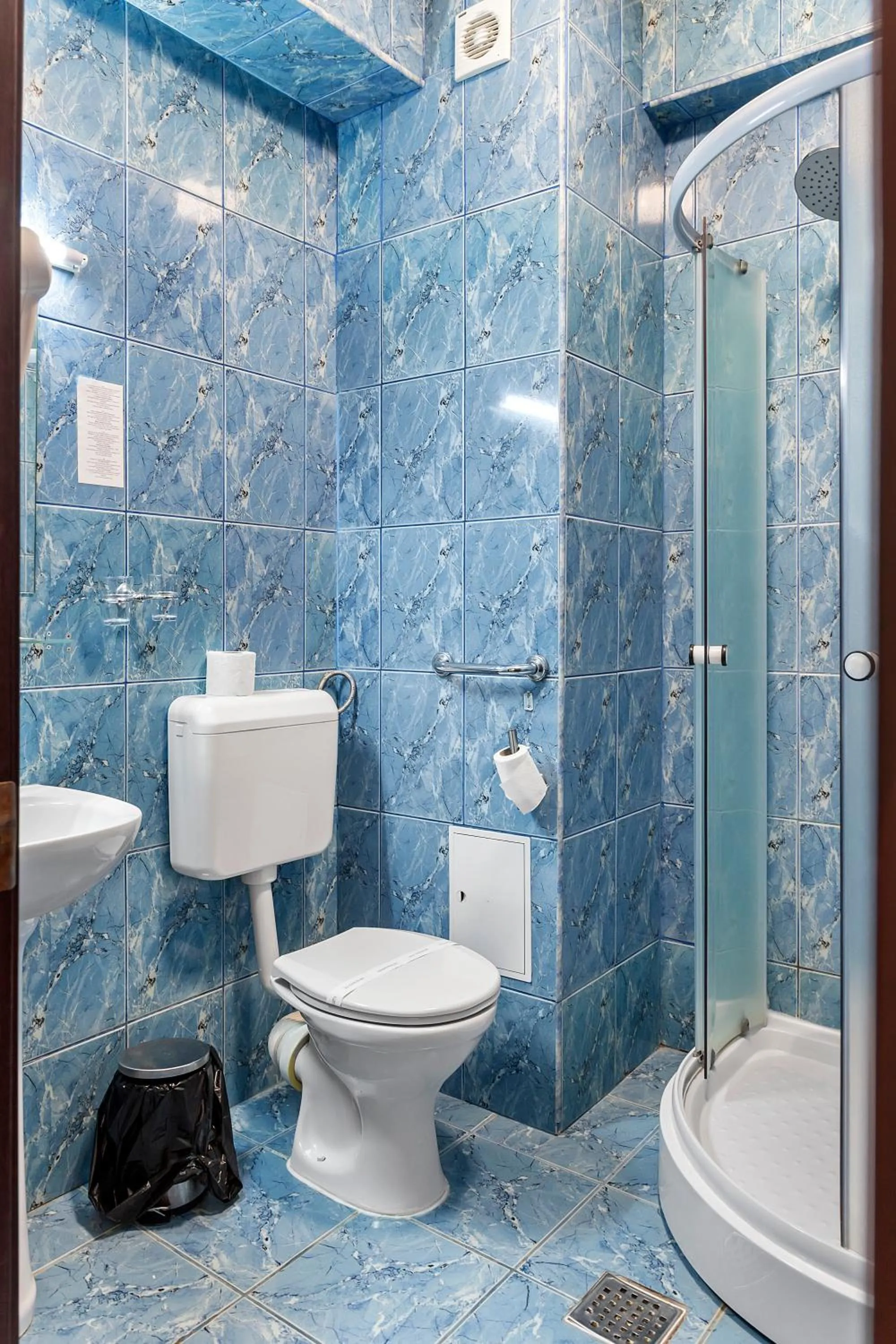 Shower in Lina Hotel