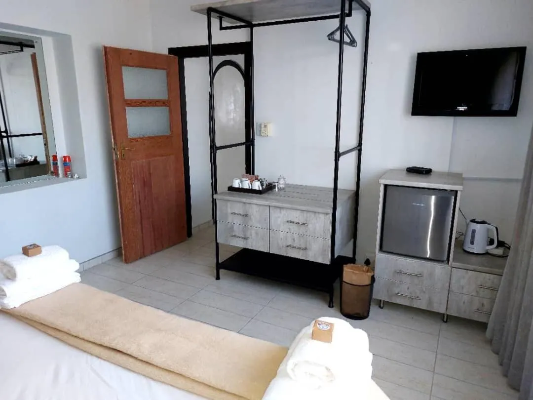 TV and multimedia, Bed in Bush Pillow Guest House