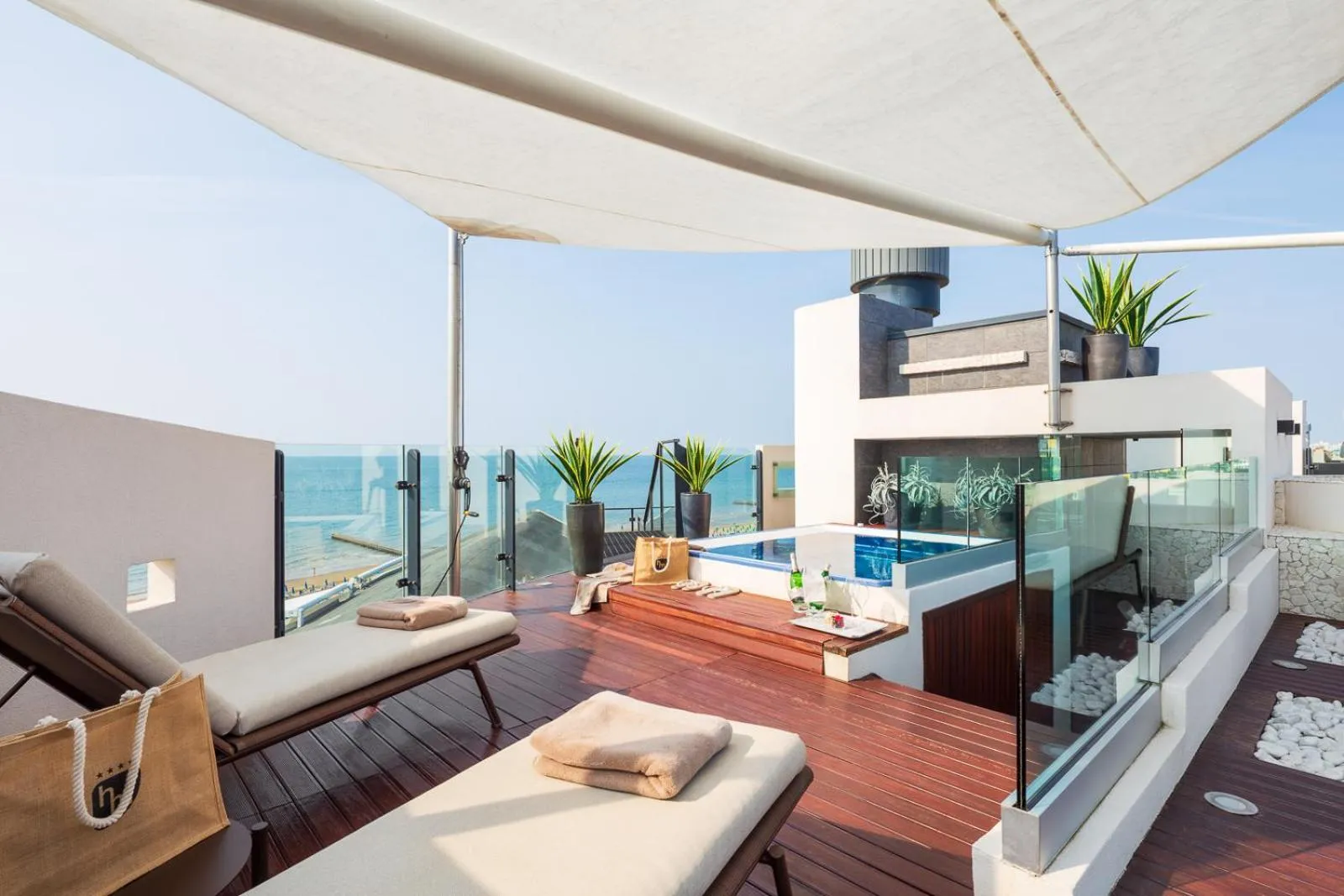 Hot Tub in Hotel Mariver