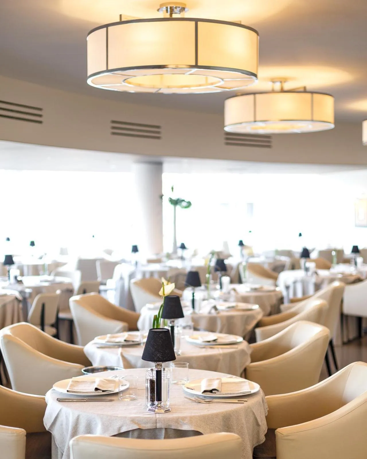 Restaurant/places to eat in Hotel Mariver