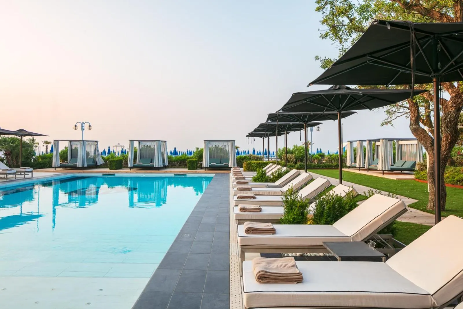 Pool view in Hotel Mariver