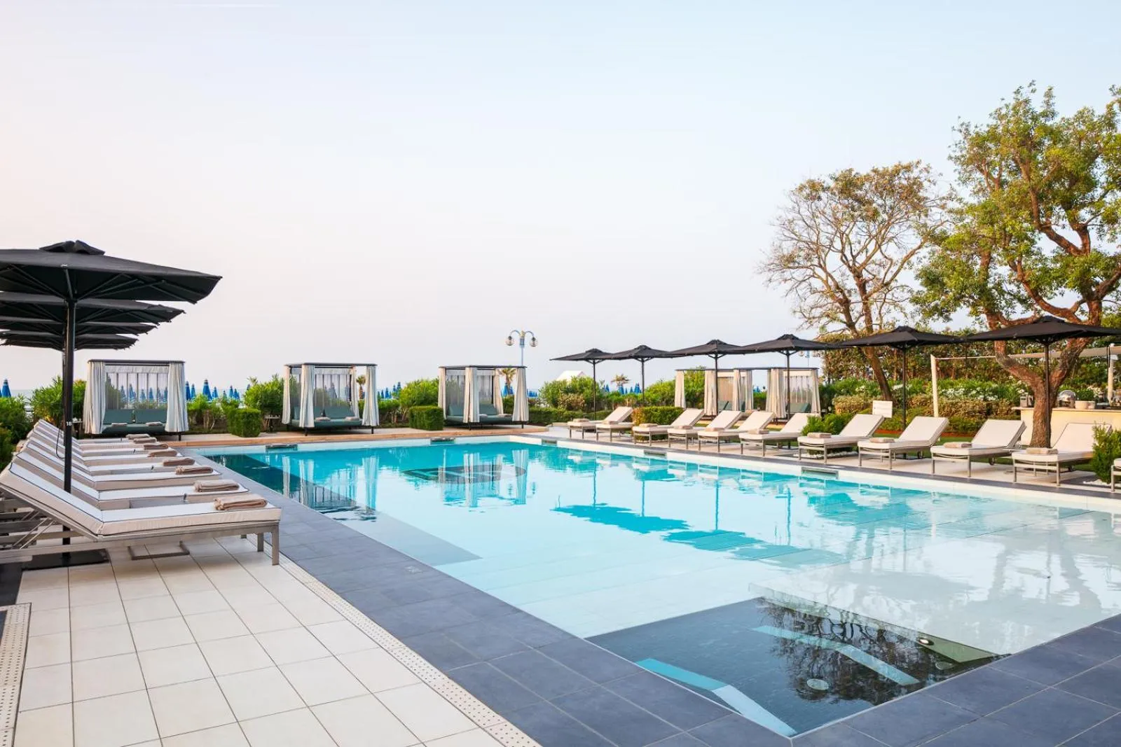 Pool view in Hotel Mariver