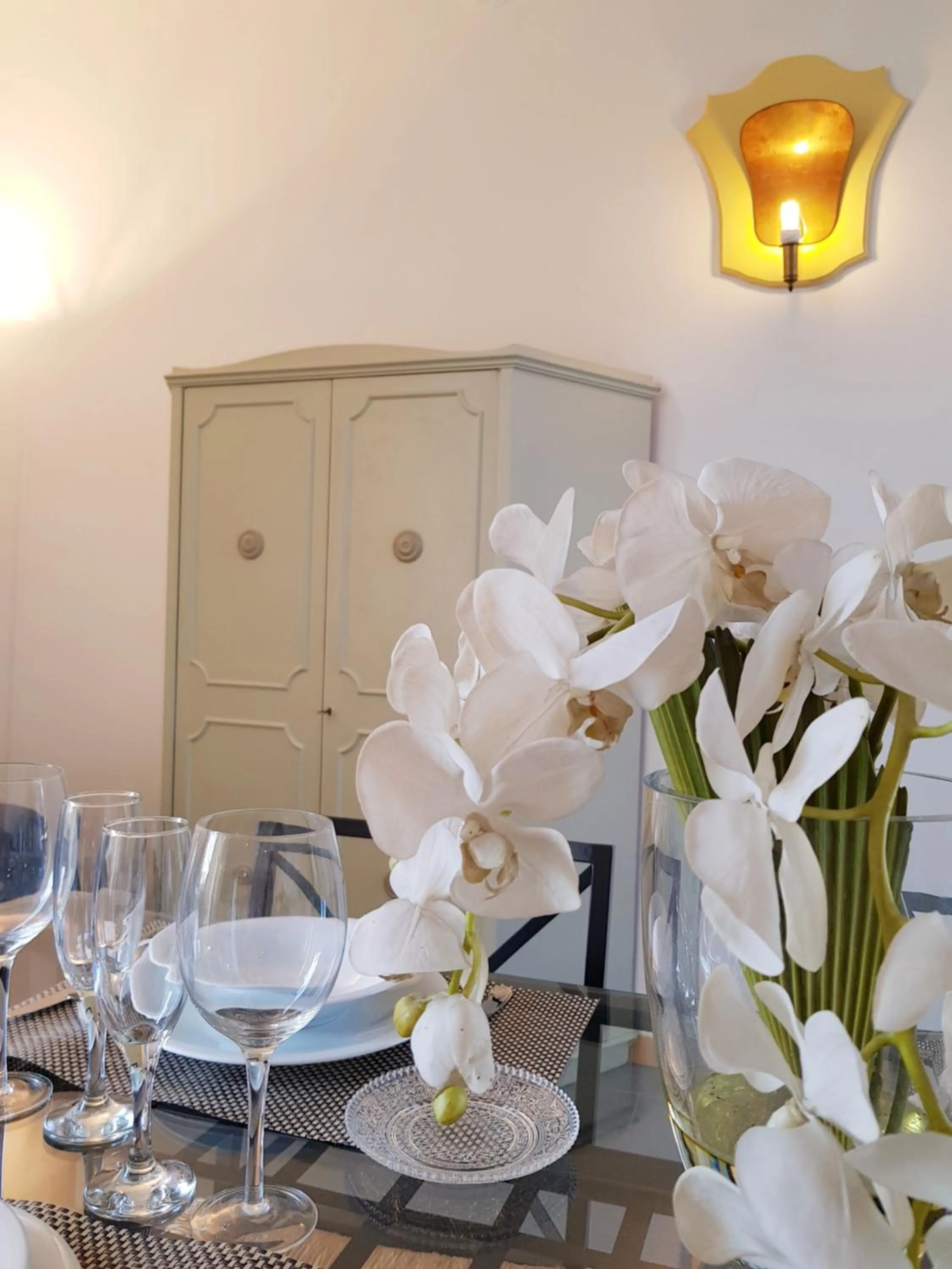 Dining area in CharmeRooms Villa Moroni