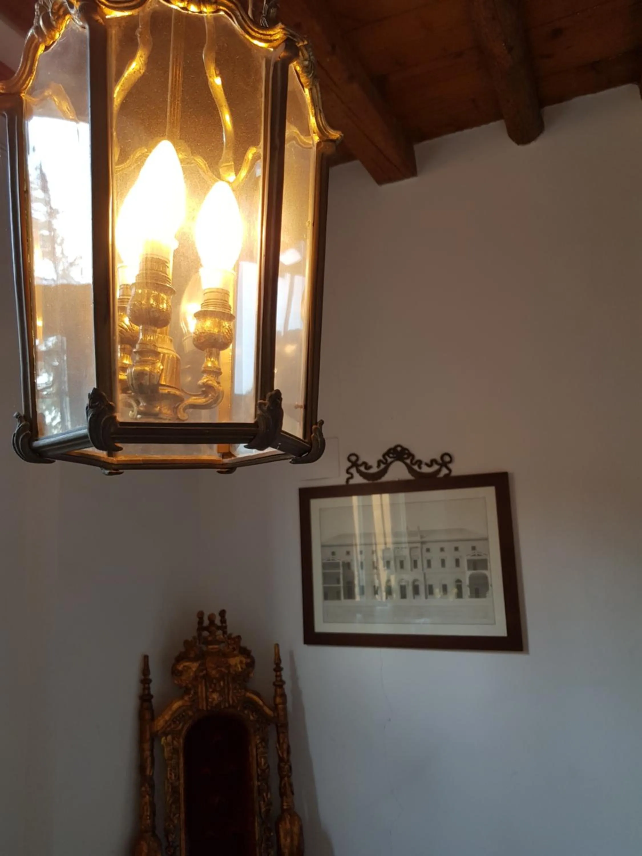 Decorative detail in CharmeRooms Villa Moroni