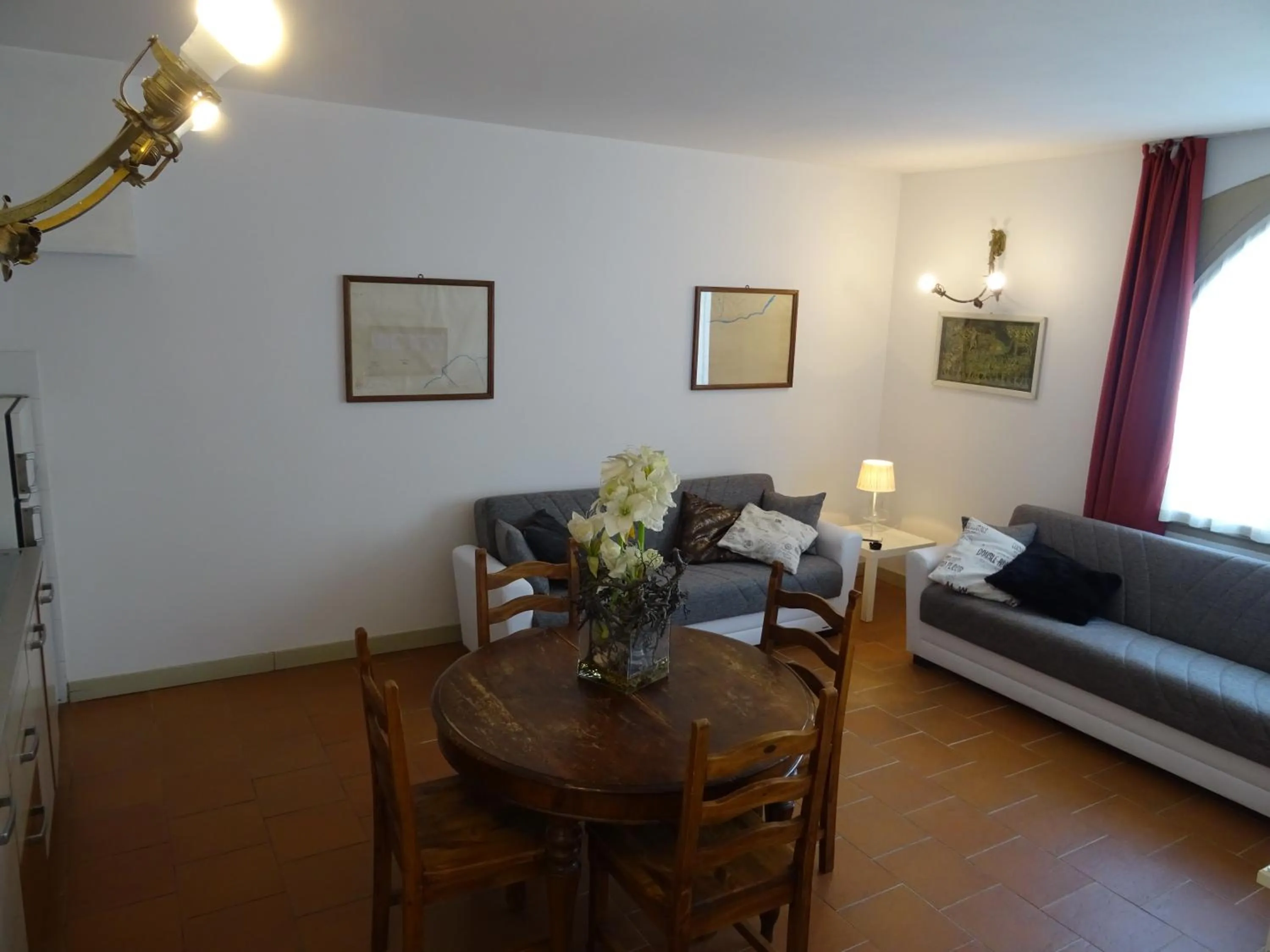 Seating area in CharmeRooms Villa Moroni