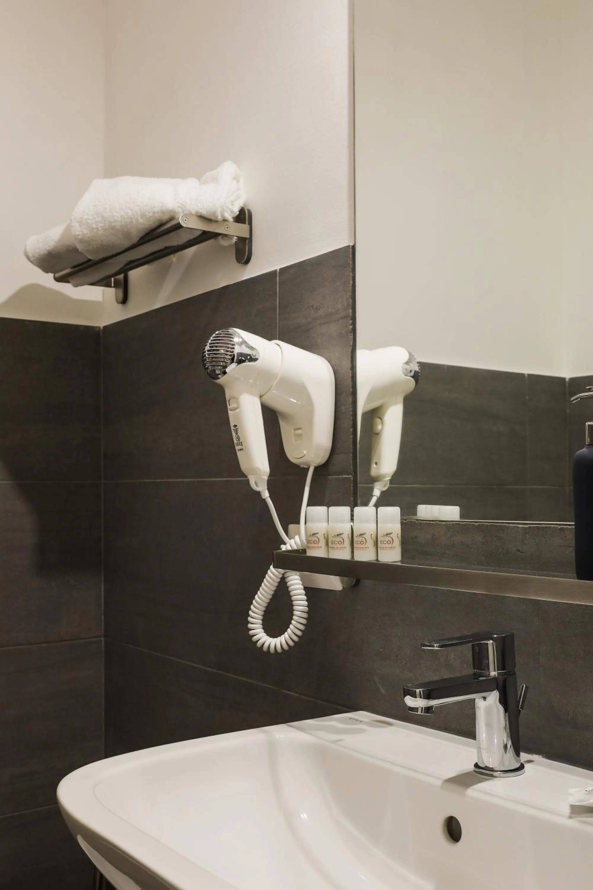 Shower in Pantheon Unique Rooms