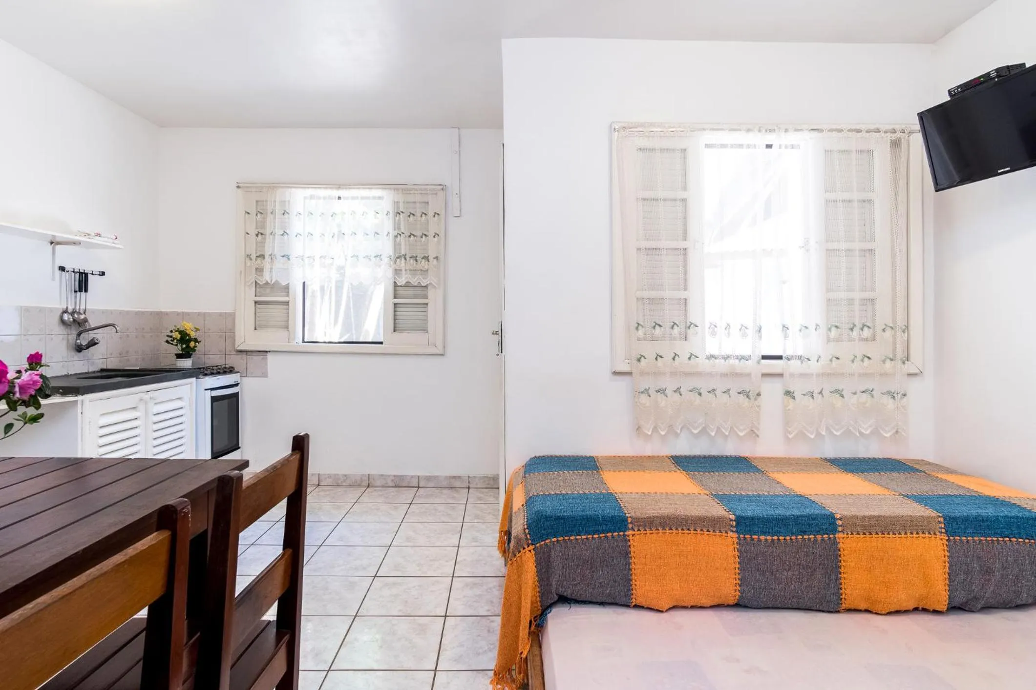 TV and multimedia, Bed in Pousada Sanremo Inn