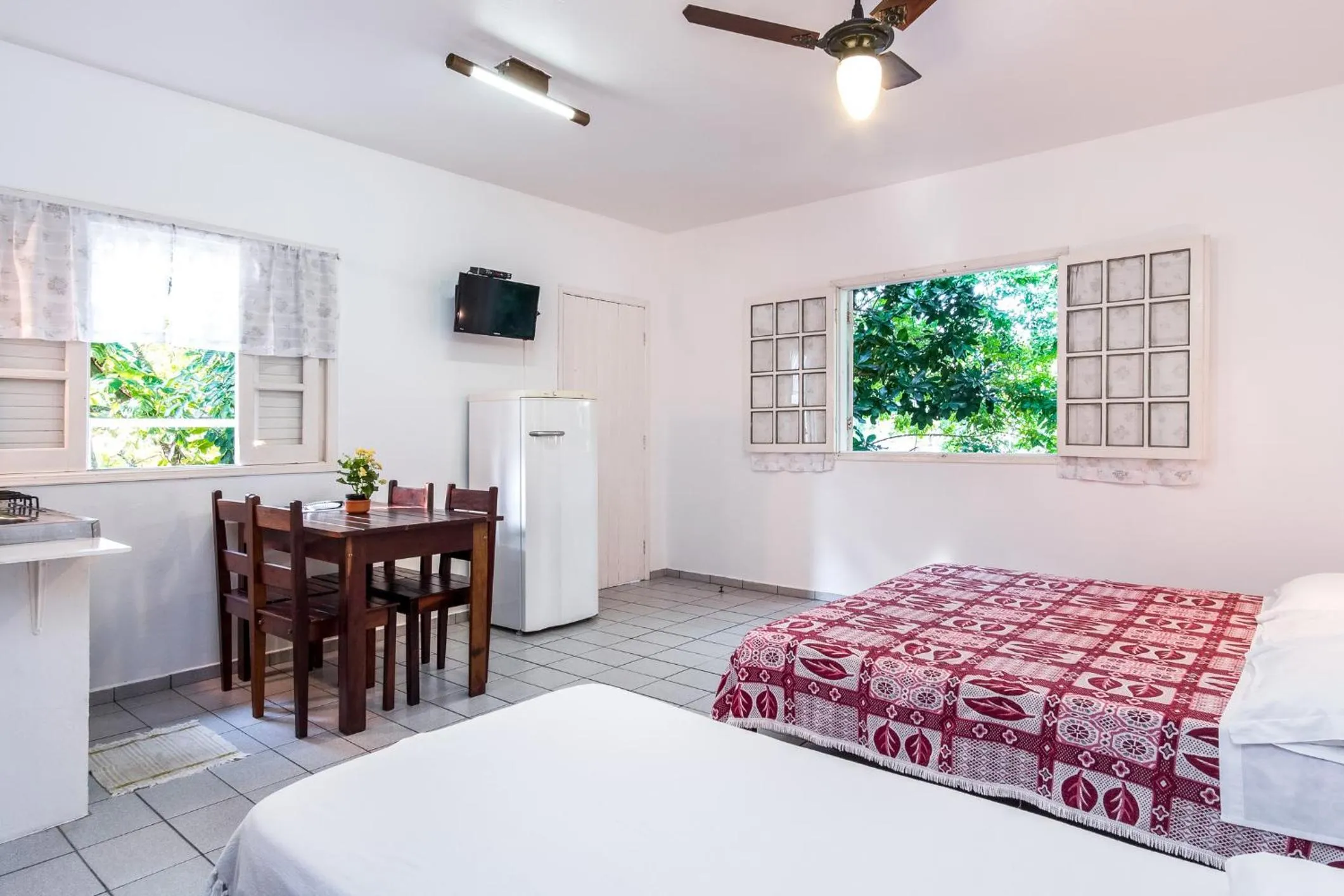 View (from property/room), Bed in Pousada Sanremo Inn