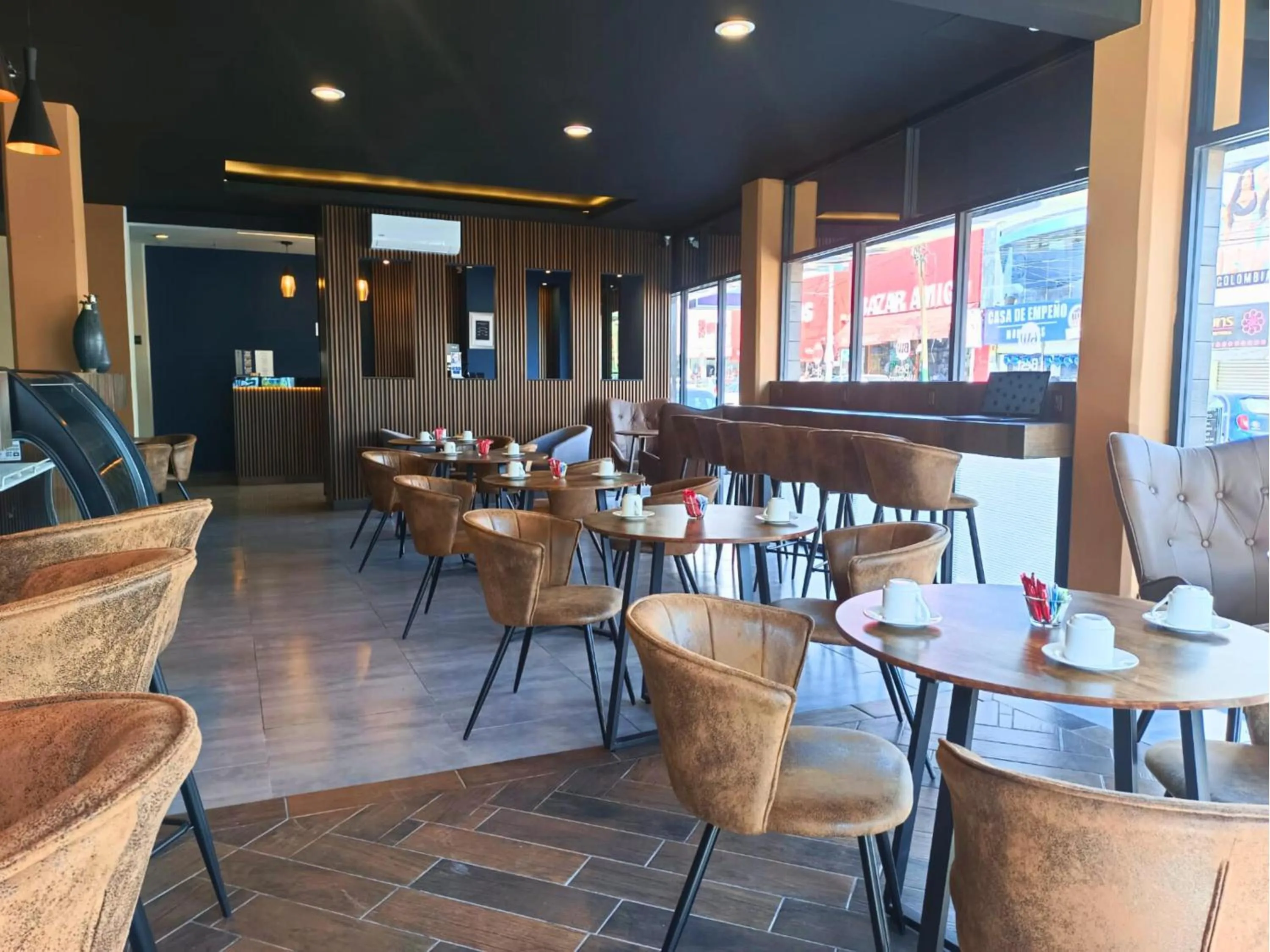 Restaurant/places to eat in Best Western Real Tula Express