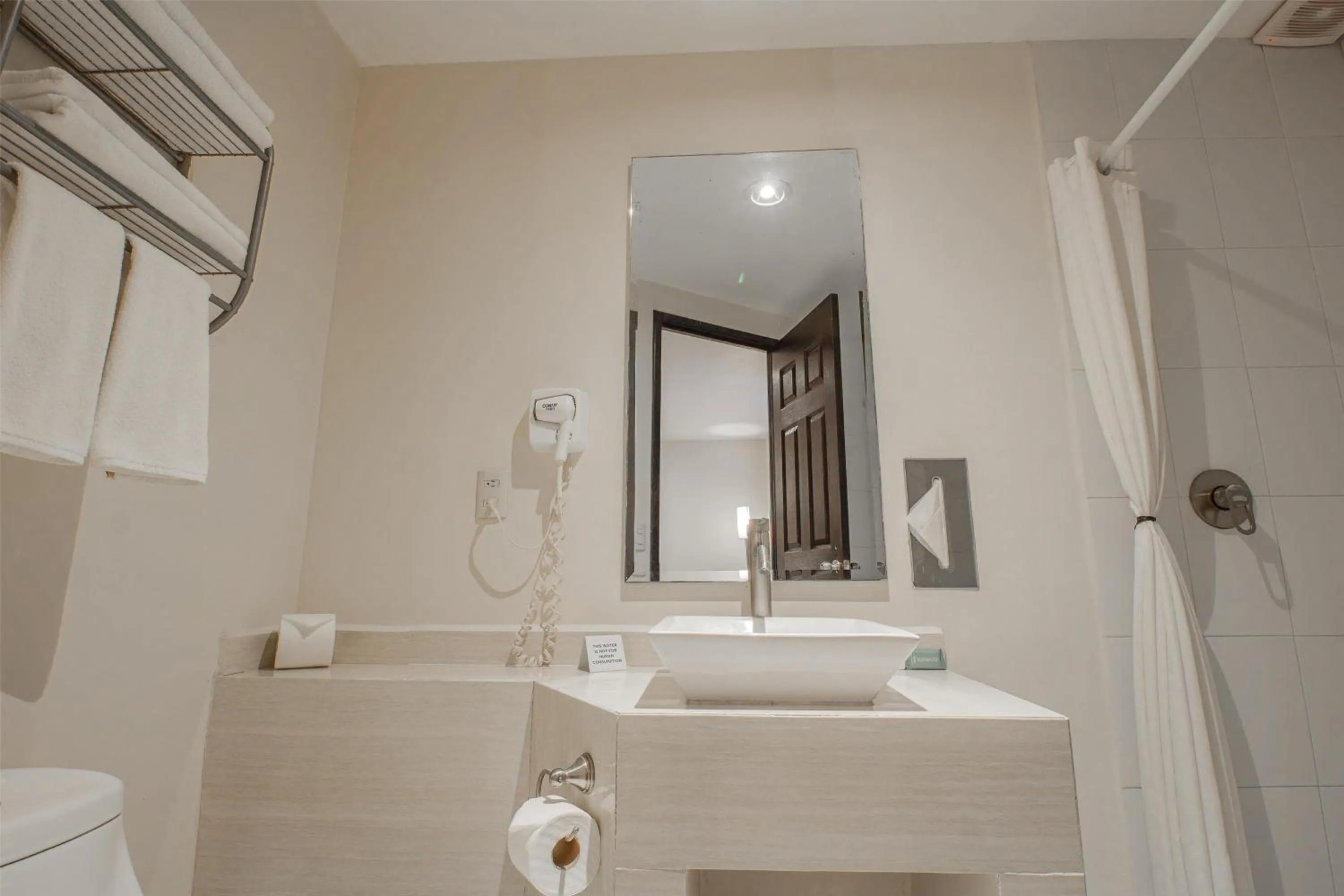 Bathroom in Best Western Real Tula Express