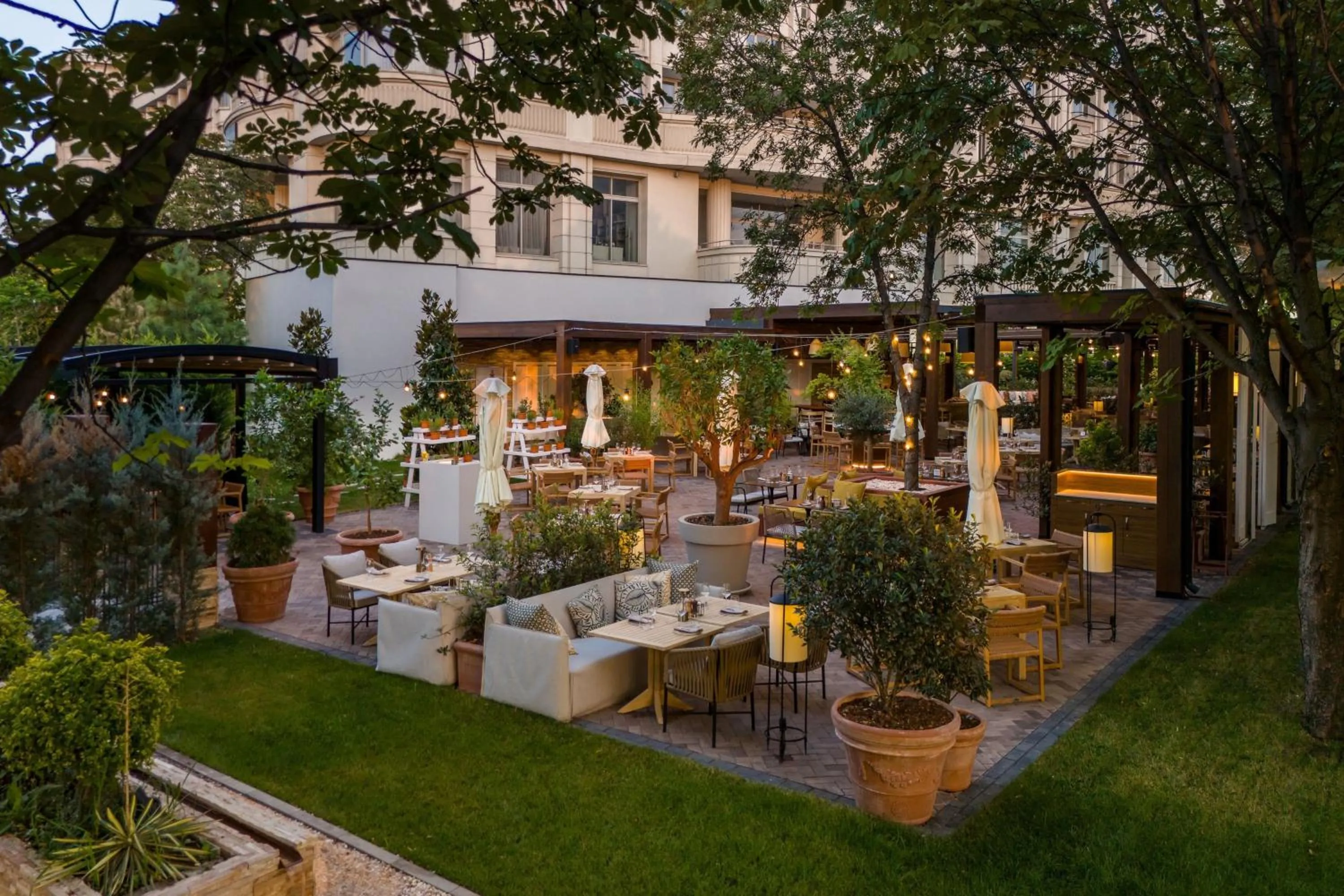 Restaurant/places to eat in JW Marriott Bucharest Grand Hotel