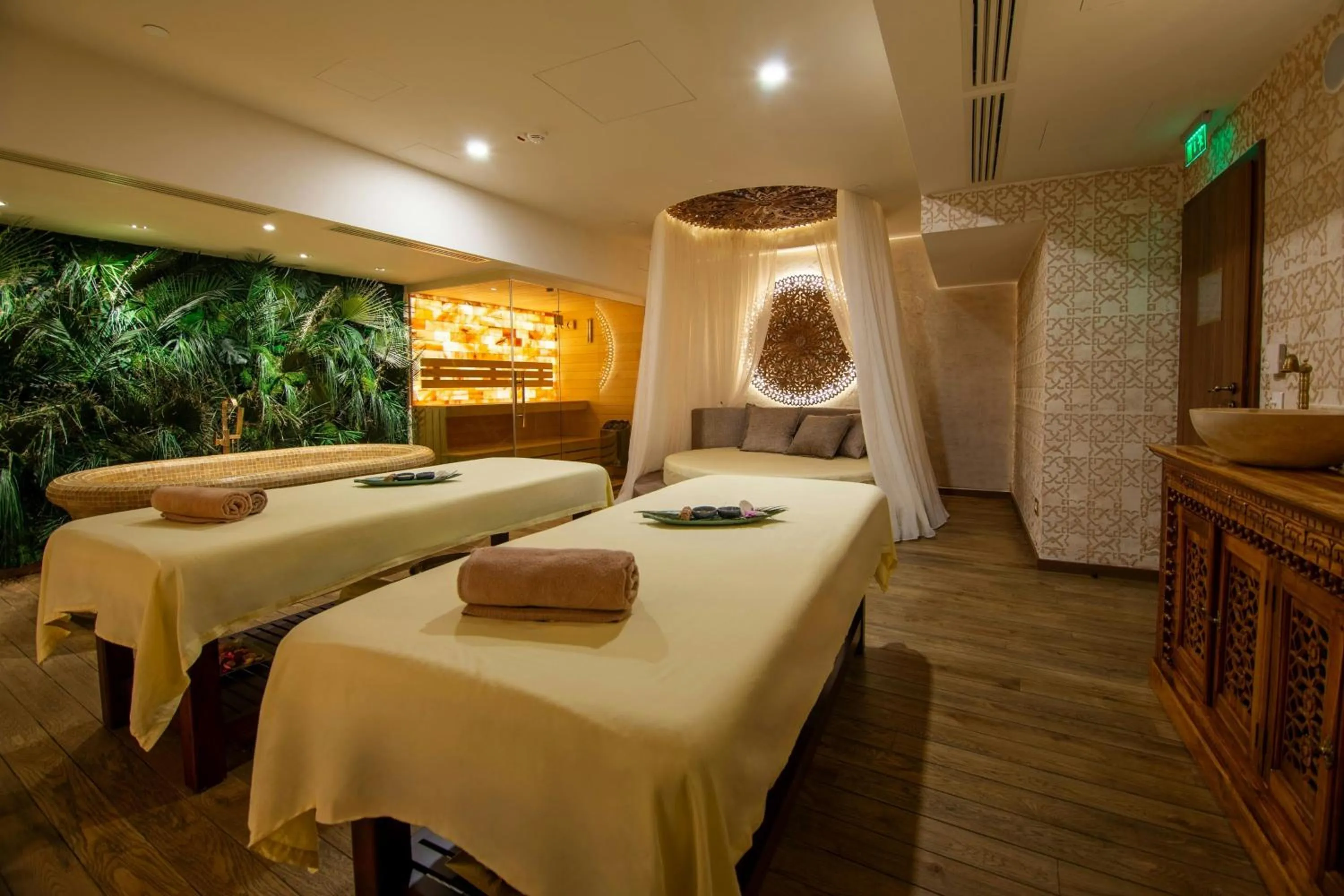 Spa and wellness centre/facilities, Bed in JW Marriott Bucharest Grand Hotel