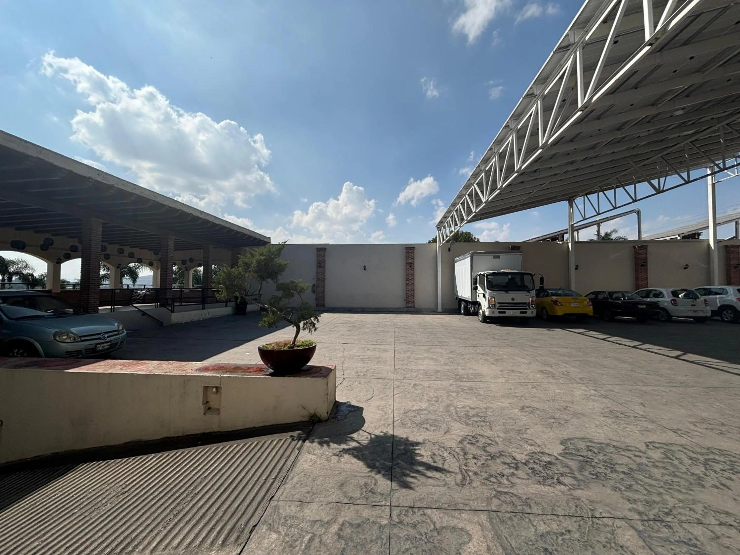 Parking in Hotel Posada Virreyes