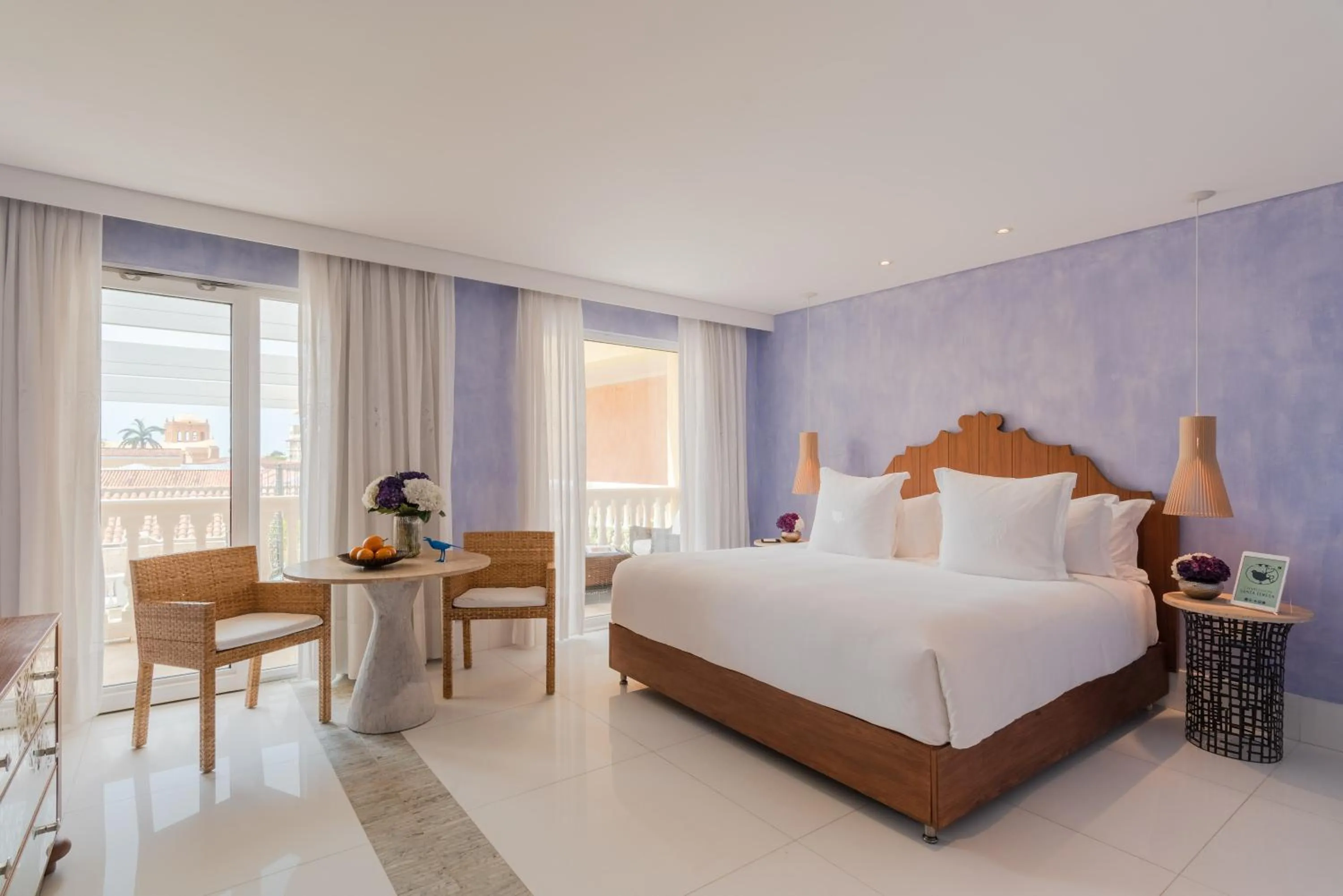 Photo of the whole room, Bed in Charleston Santa Teresa Cartagena