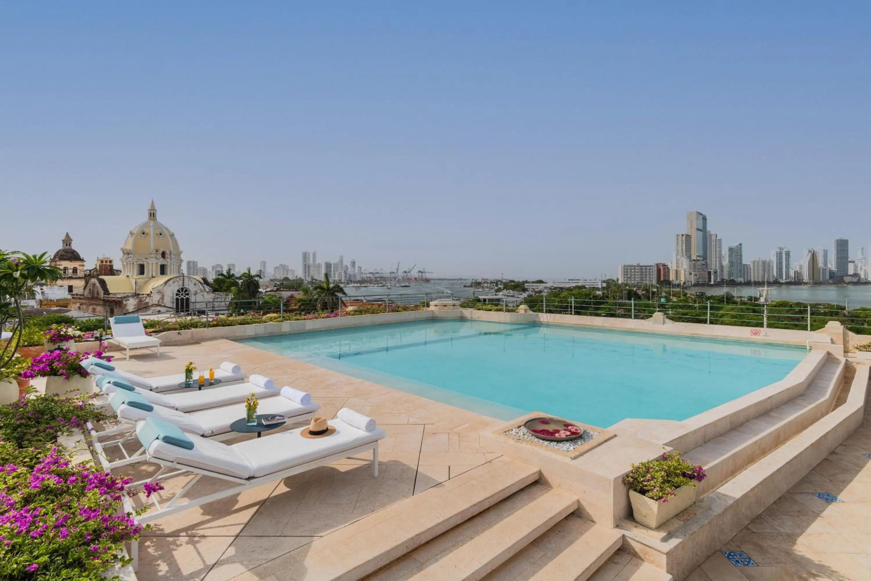Swimming pool in Charleston Santa Teresa Cartagena