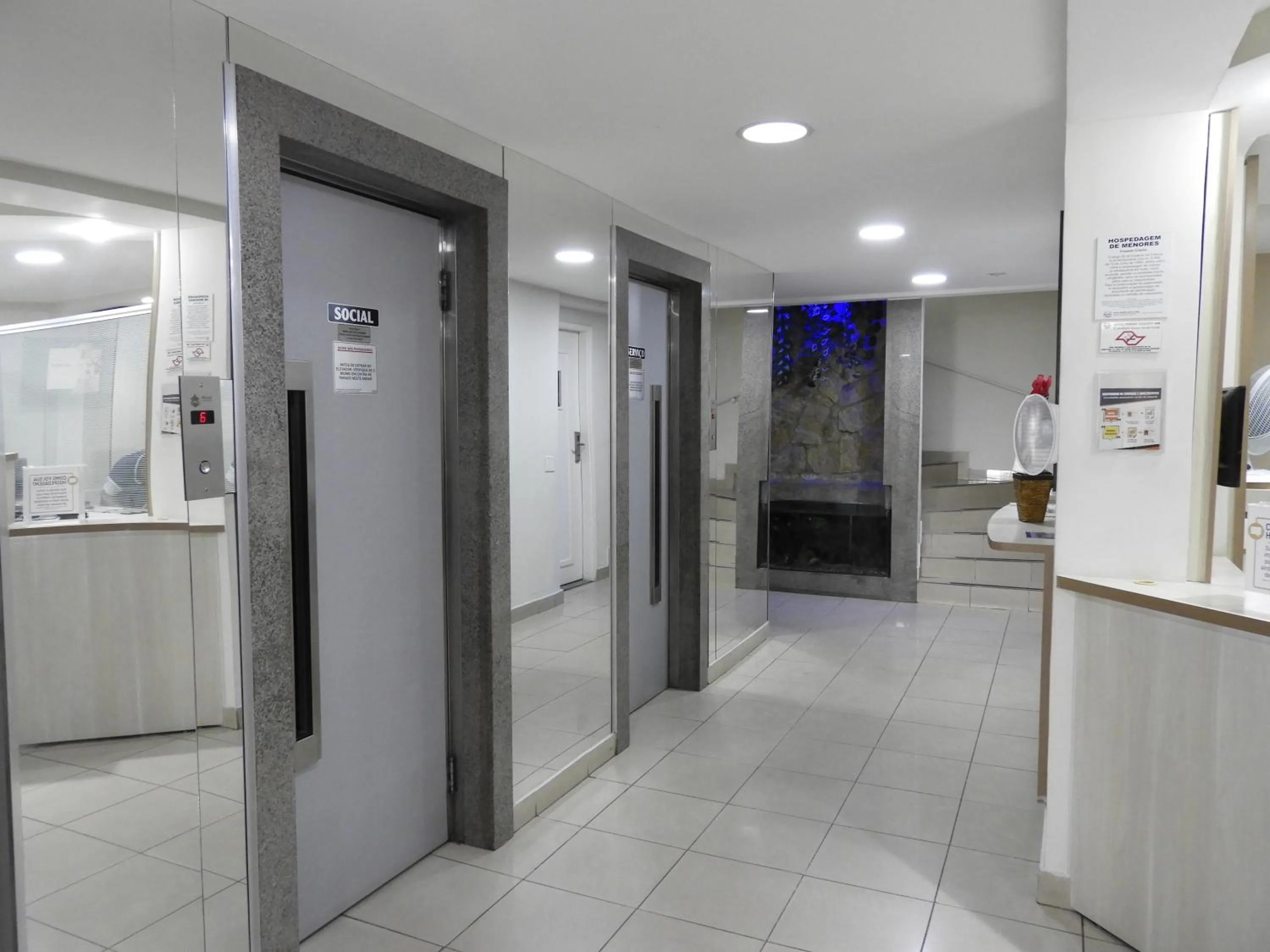 elevator in Hotel Binder Quality Inn