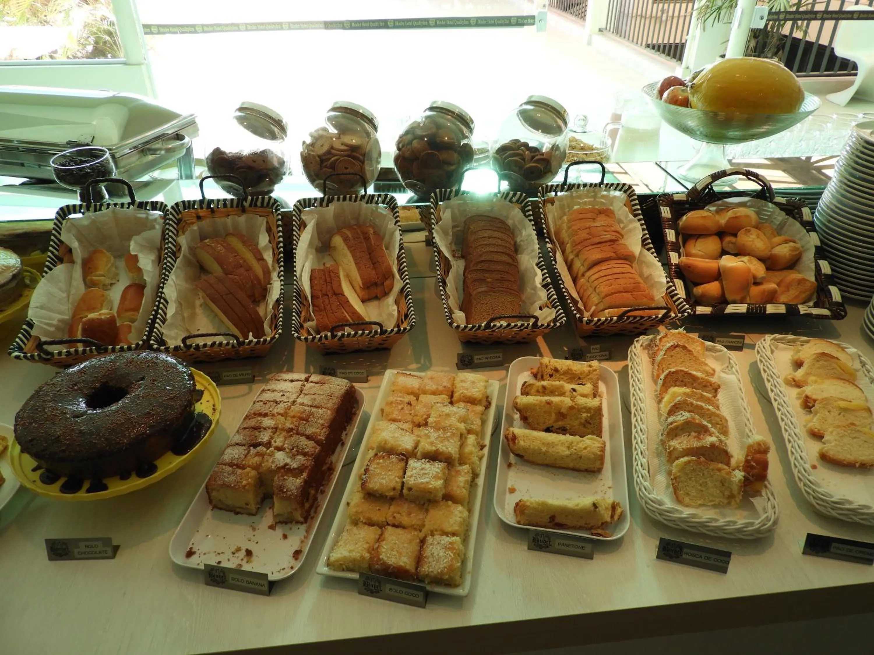 Restaurant/places to eat in Hotel Binder Quality Inn