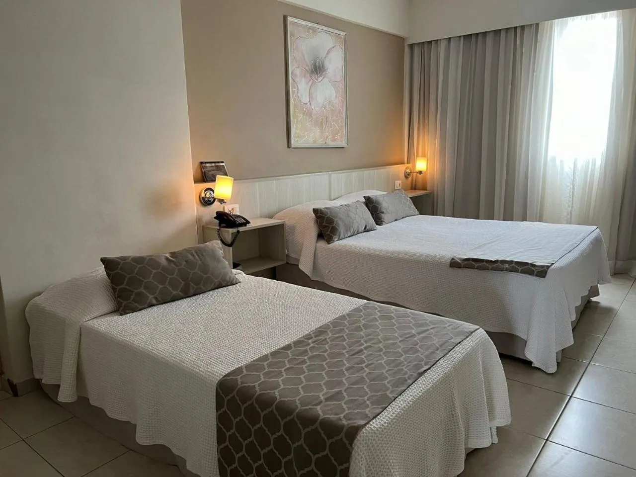 Bed in Hotel Binder Quality Inn