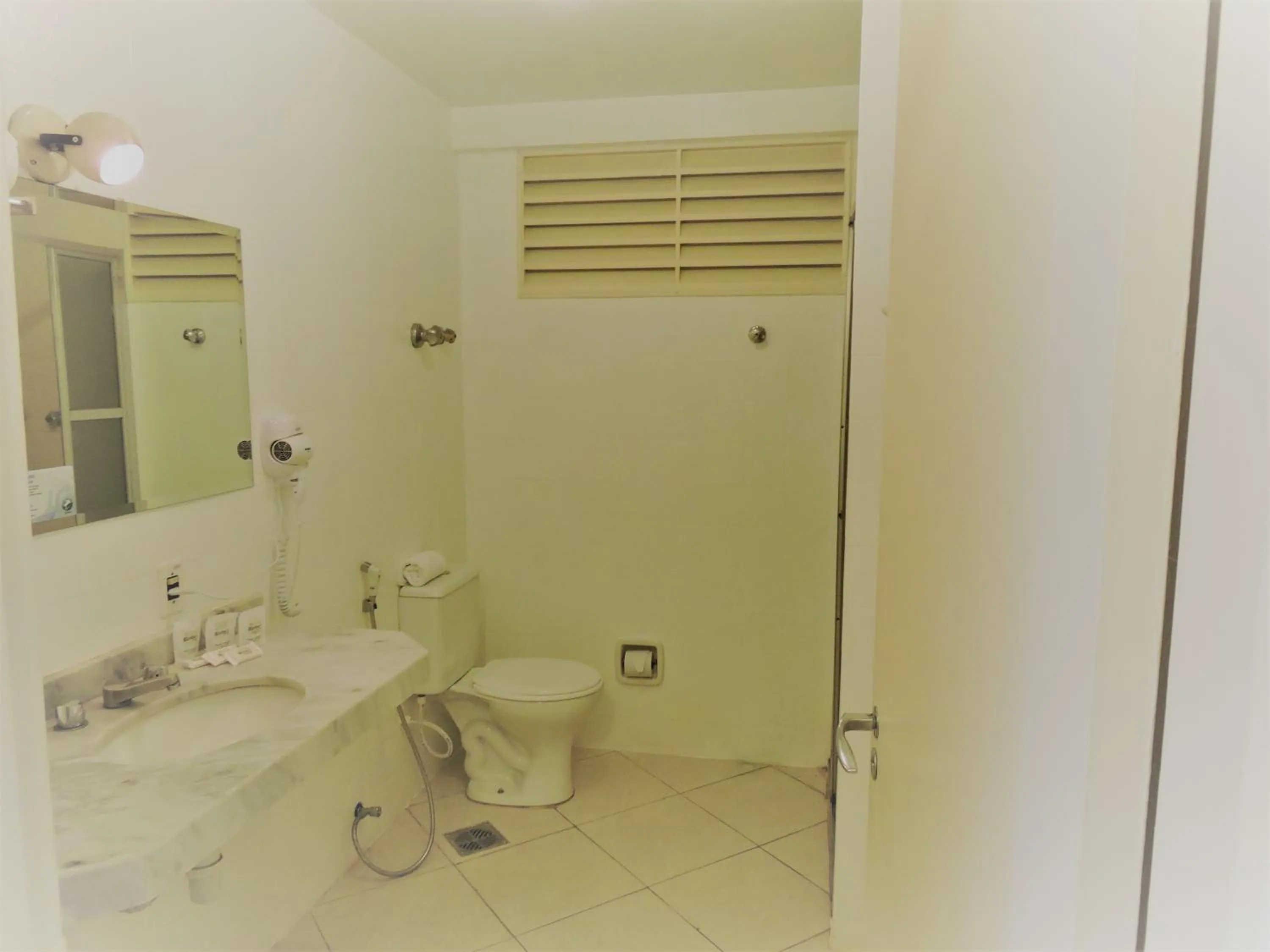 Bathroom in Hotel Binder Quality Inn