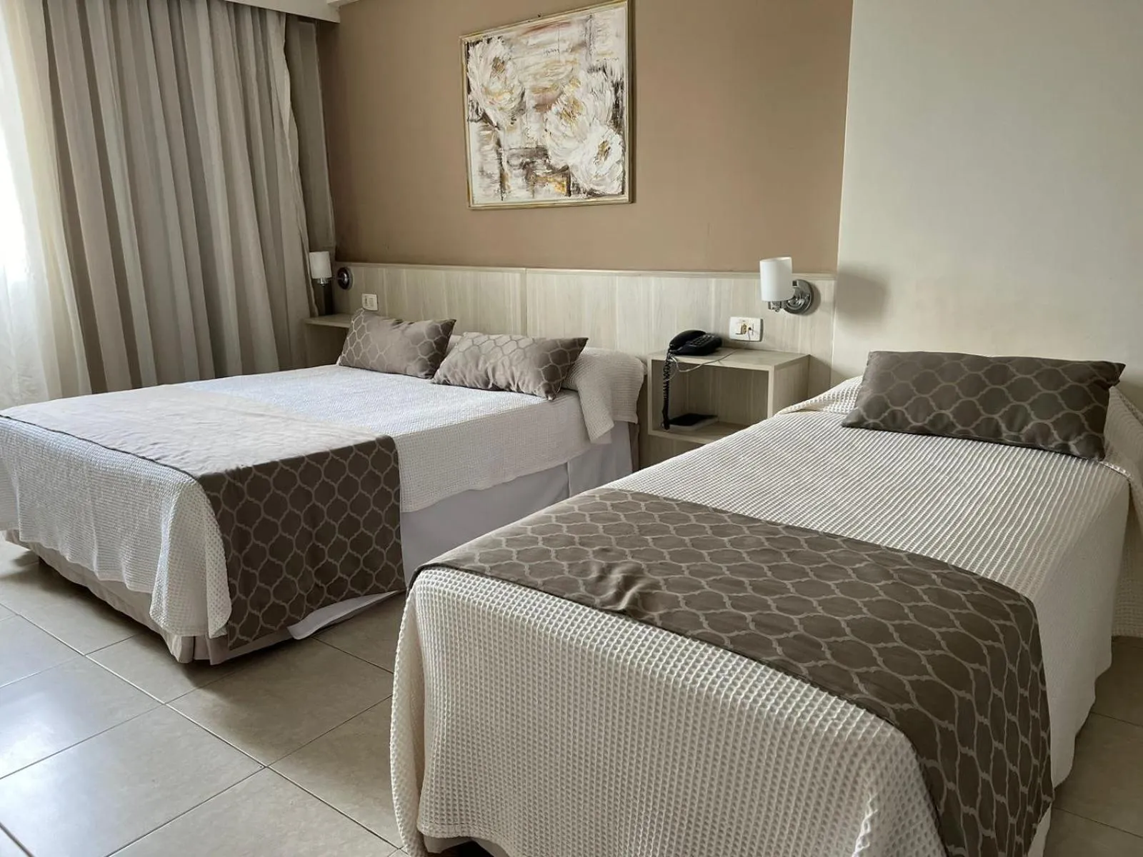 Bed in Hotel Binder Quality Inn