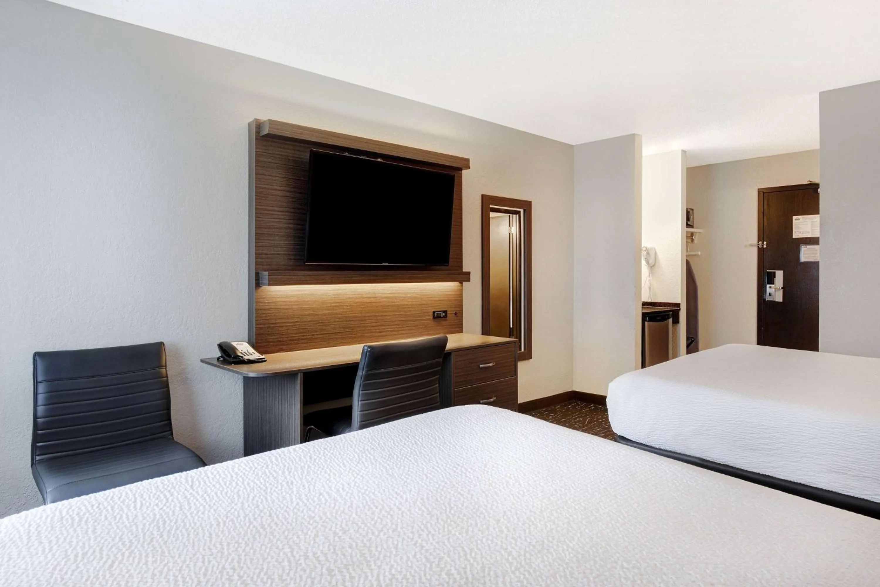 Photo of the whole room, Bed in Days Inn & Conference Centre by Wyndham Prince Albert