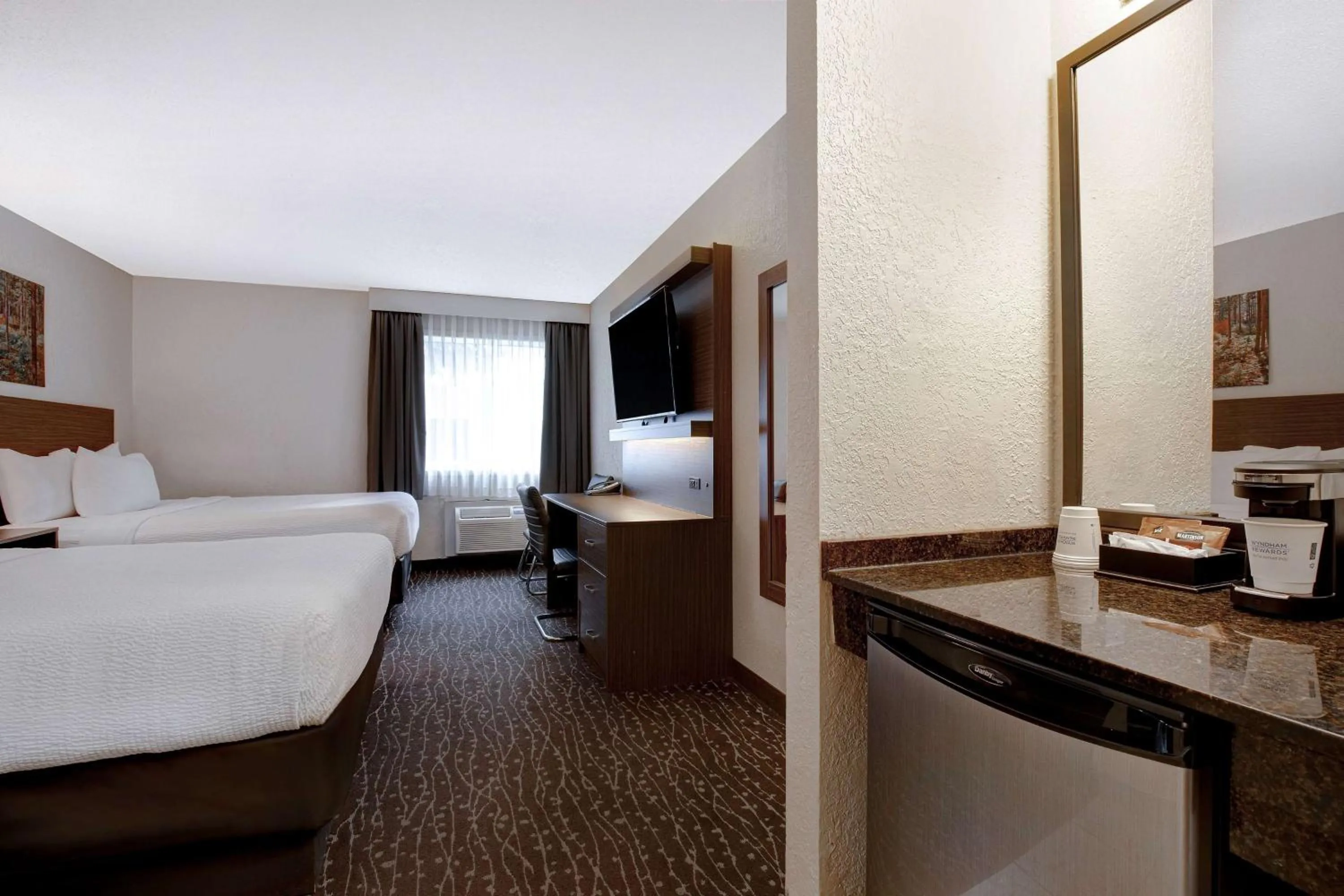 Photo of the whole room, Bed in Days Inn & Conference Centre by Wyndham Prince Albert