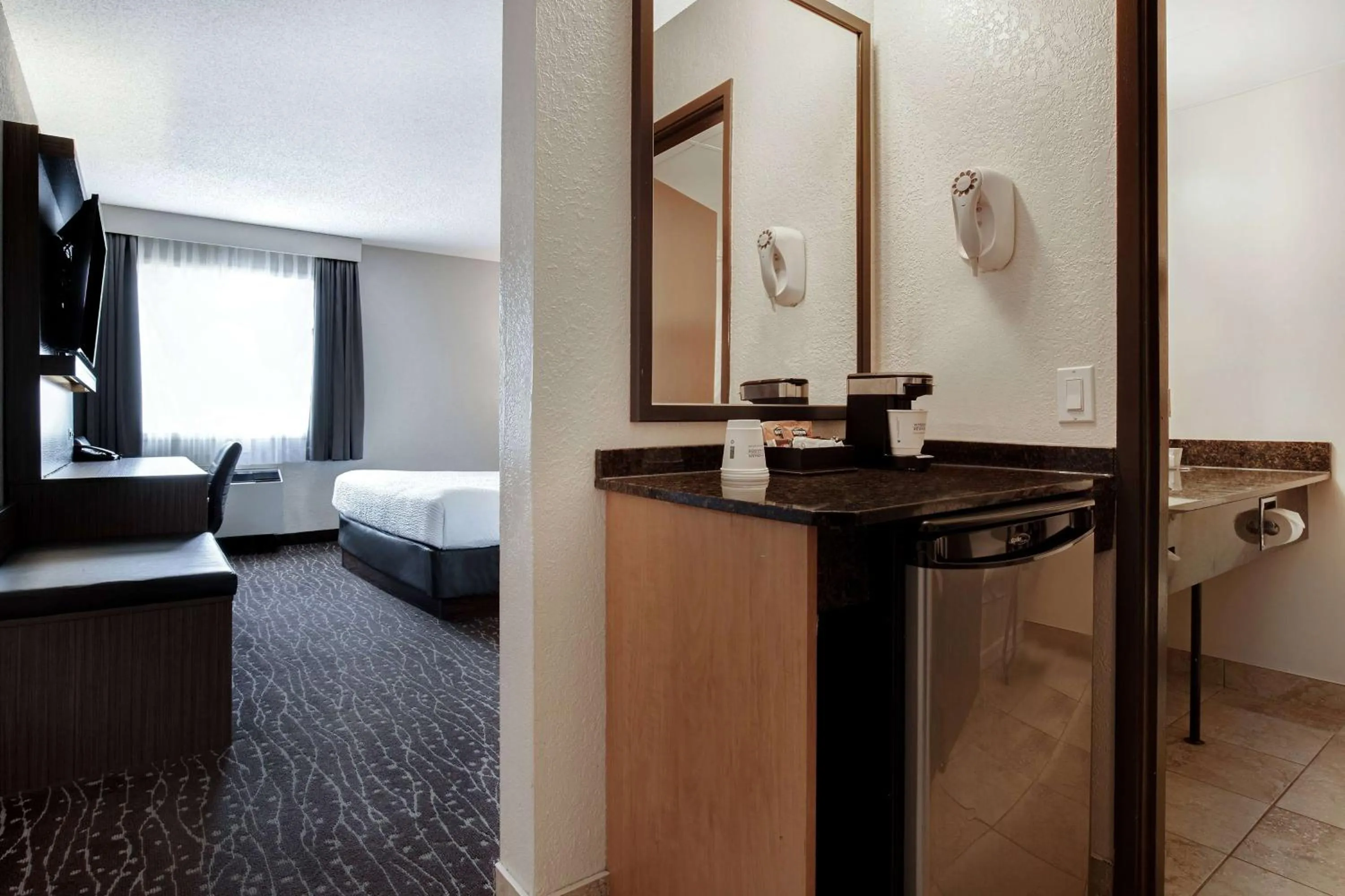 Photo of the whole room, Bed in Days Inn & Conference Centre by Wyndham Prince Albert