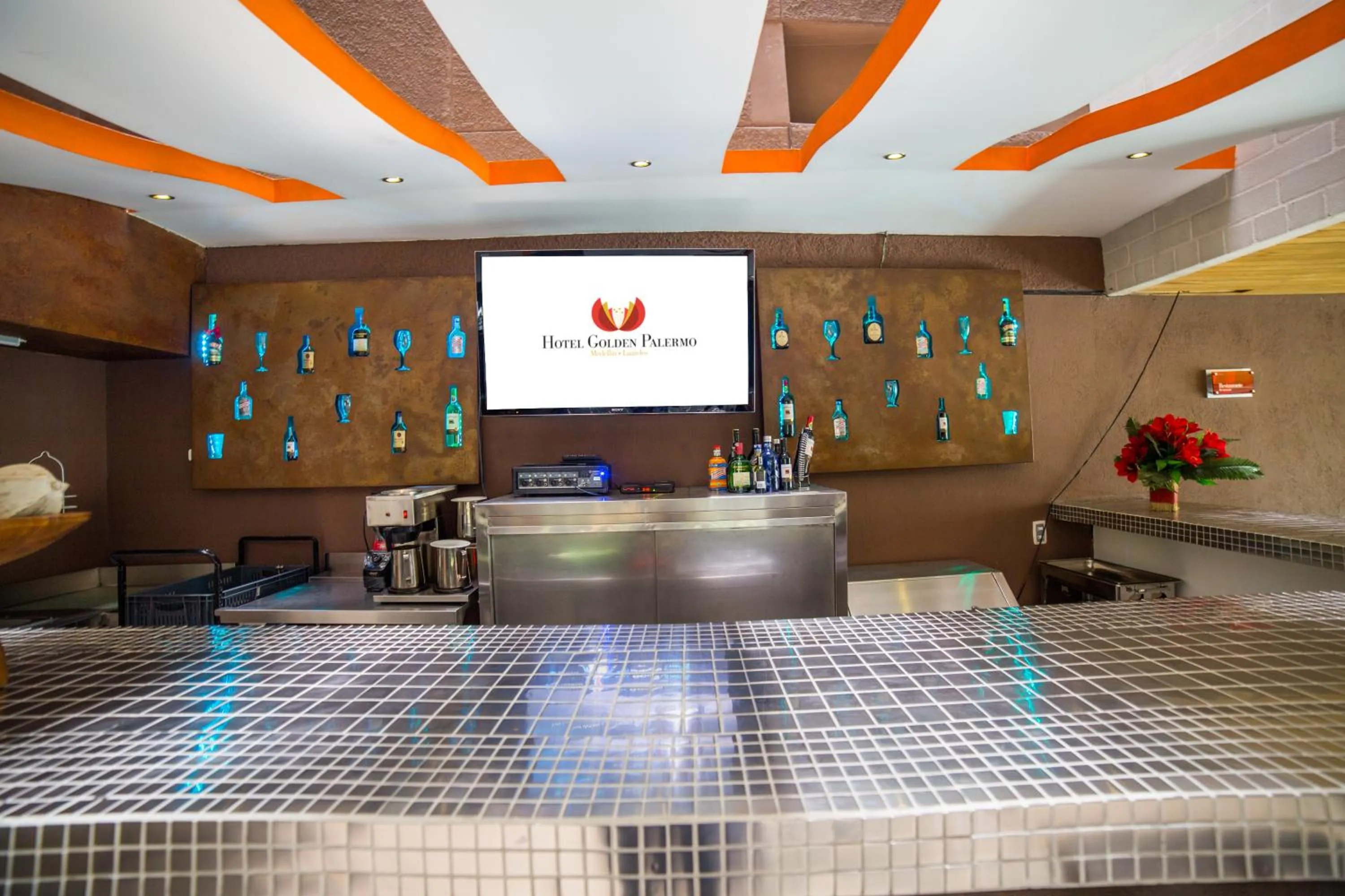 Restaurant/places to eat in Hotel Golden Palermo