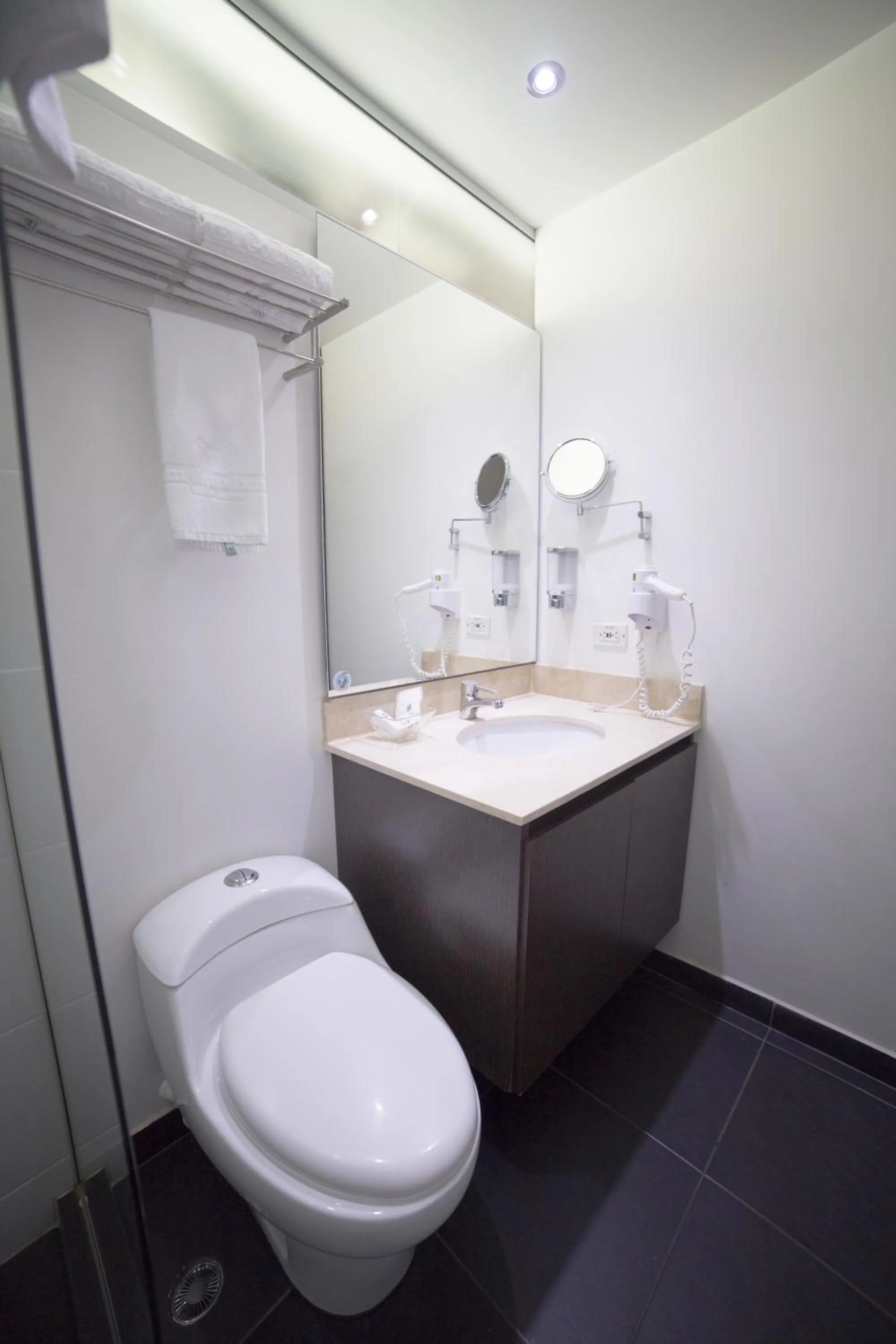 Bathroom in Hotel Golden Palermo