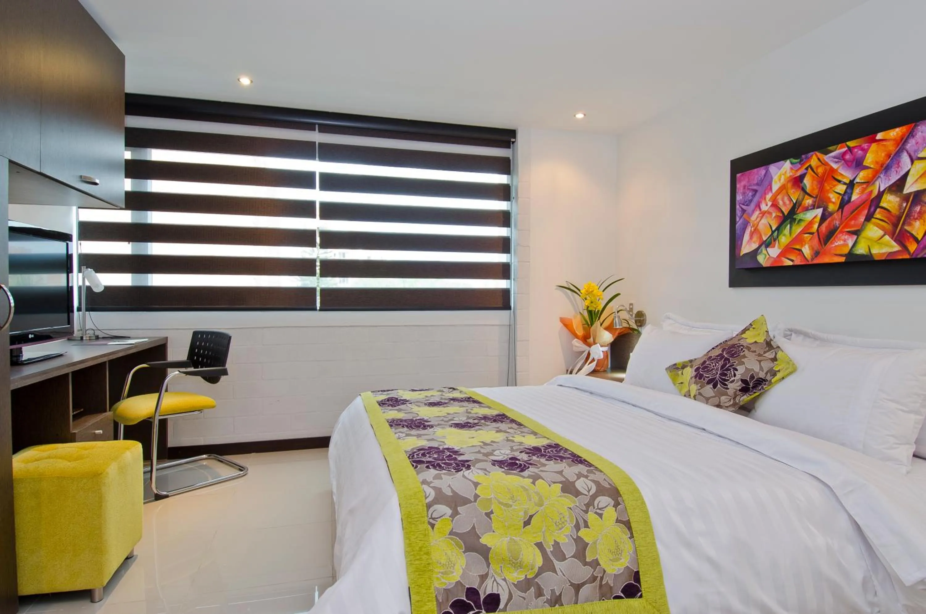 Photo of the whole room in Hotel Golden Palermo