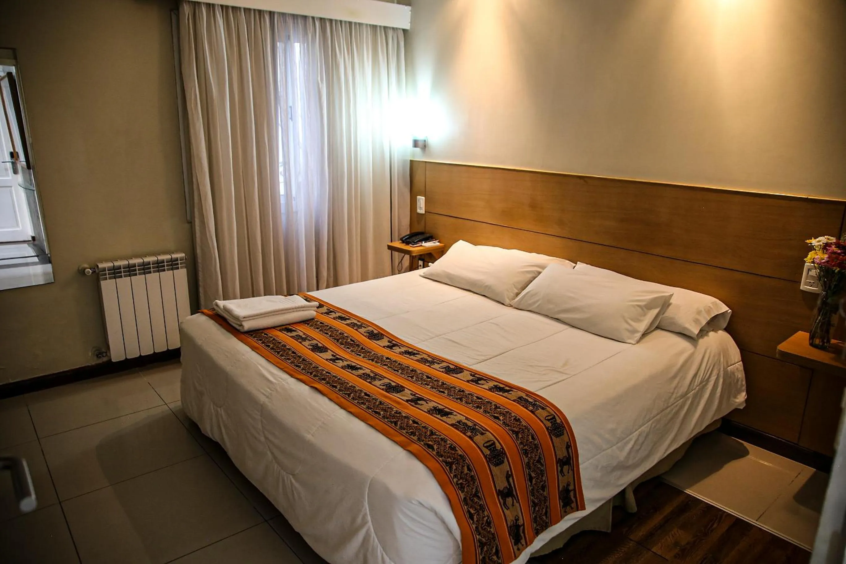 Property building, Bed in San Martin Hotel y Spa