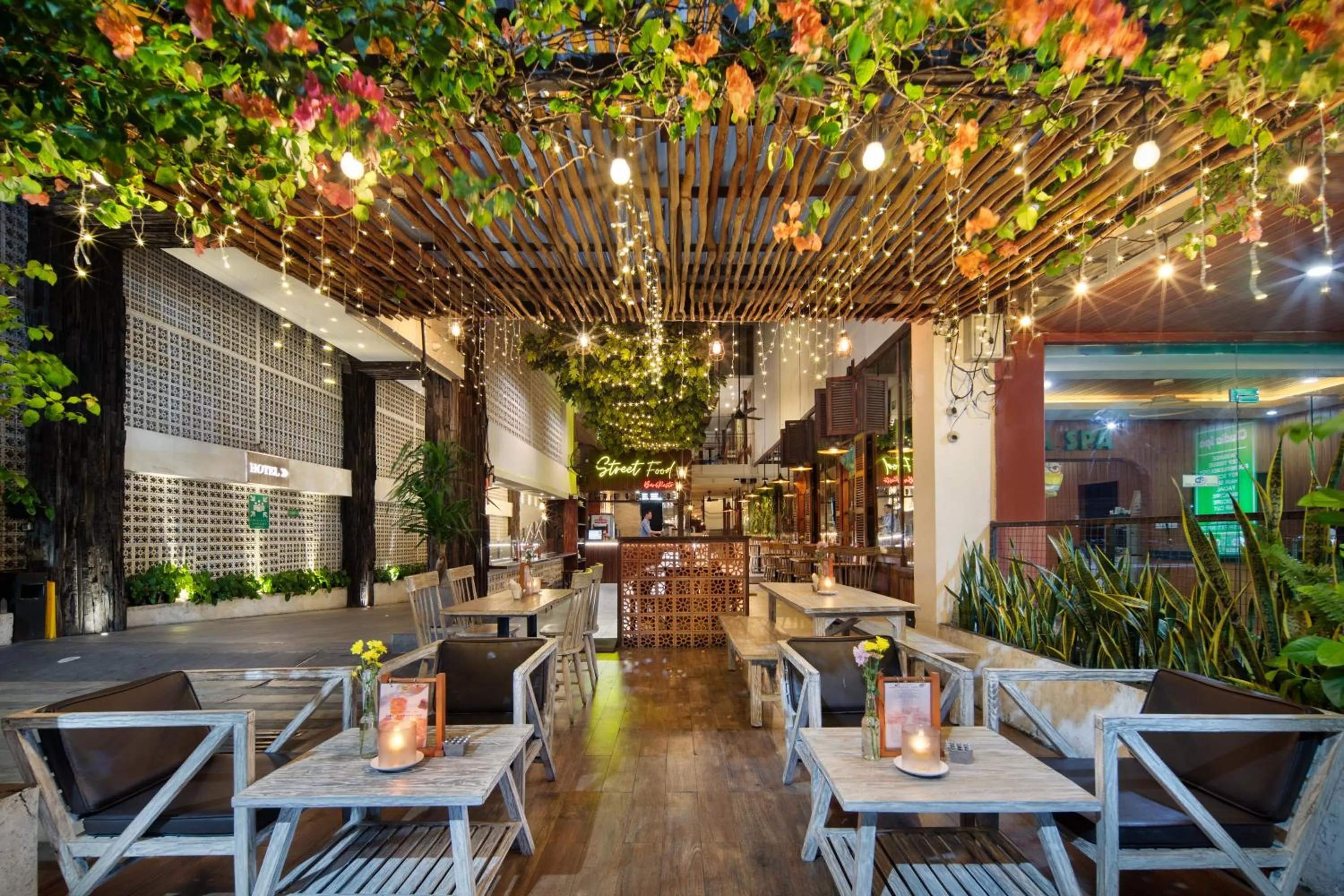 Restaurant/places to eat in The Akmani Legian