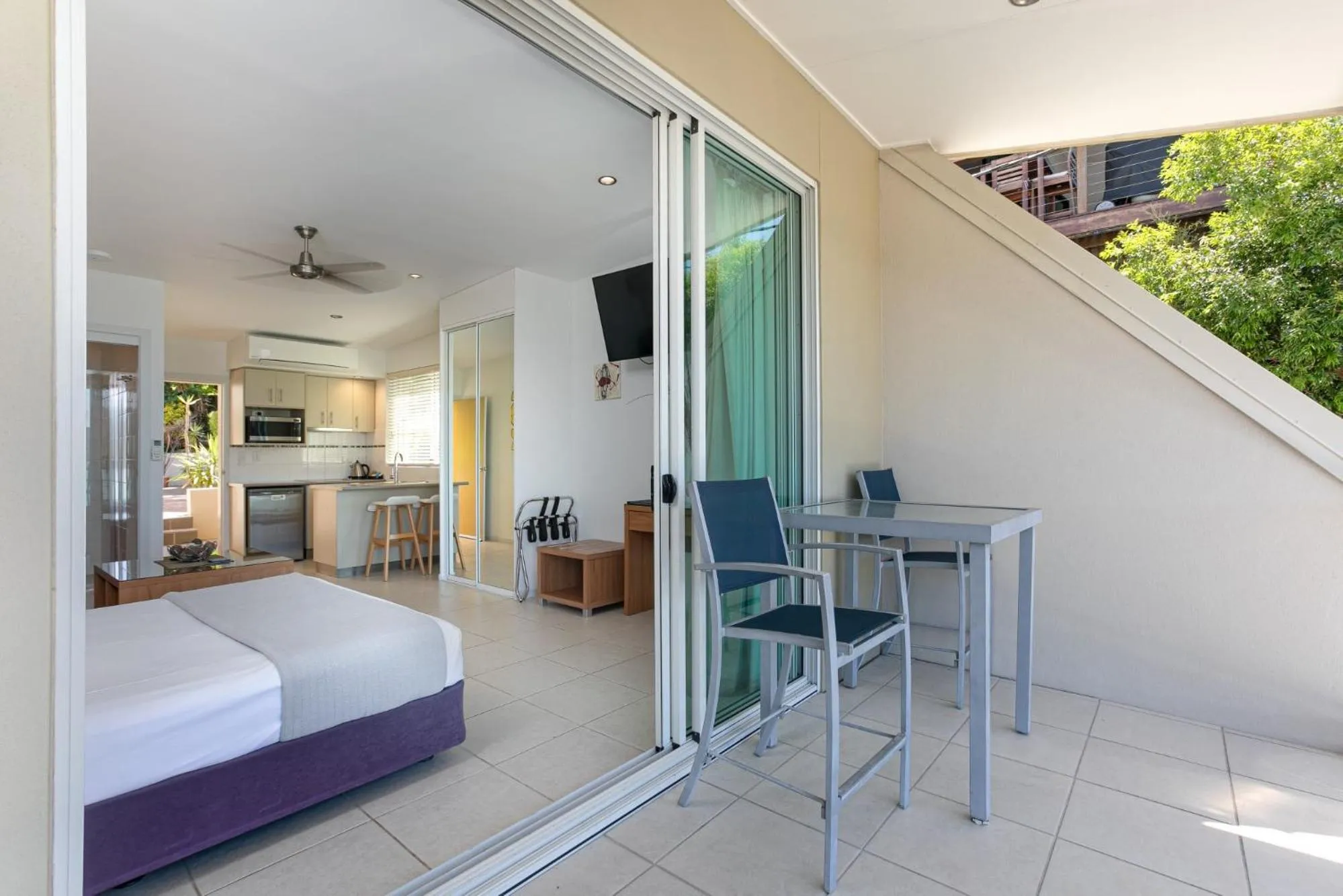 TV and multimedia, Bed in Waterview Airlie Beach