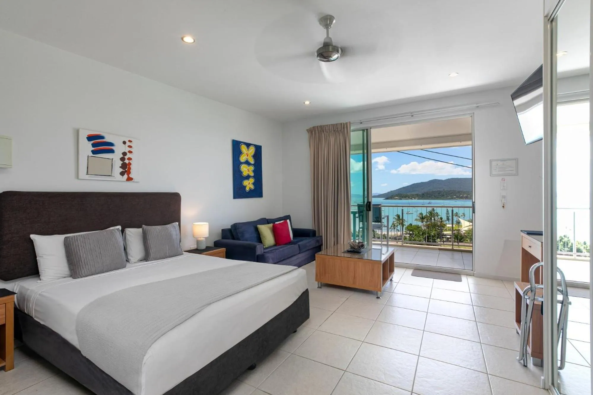 Bed in Waterview Airlie Beach