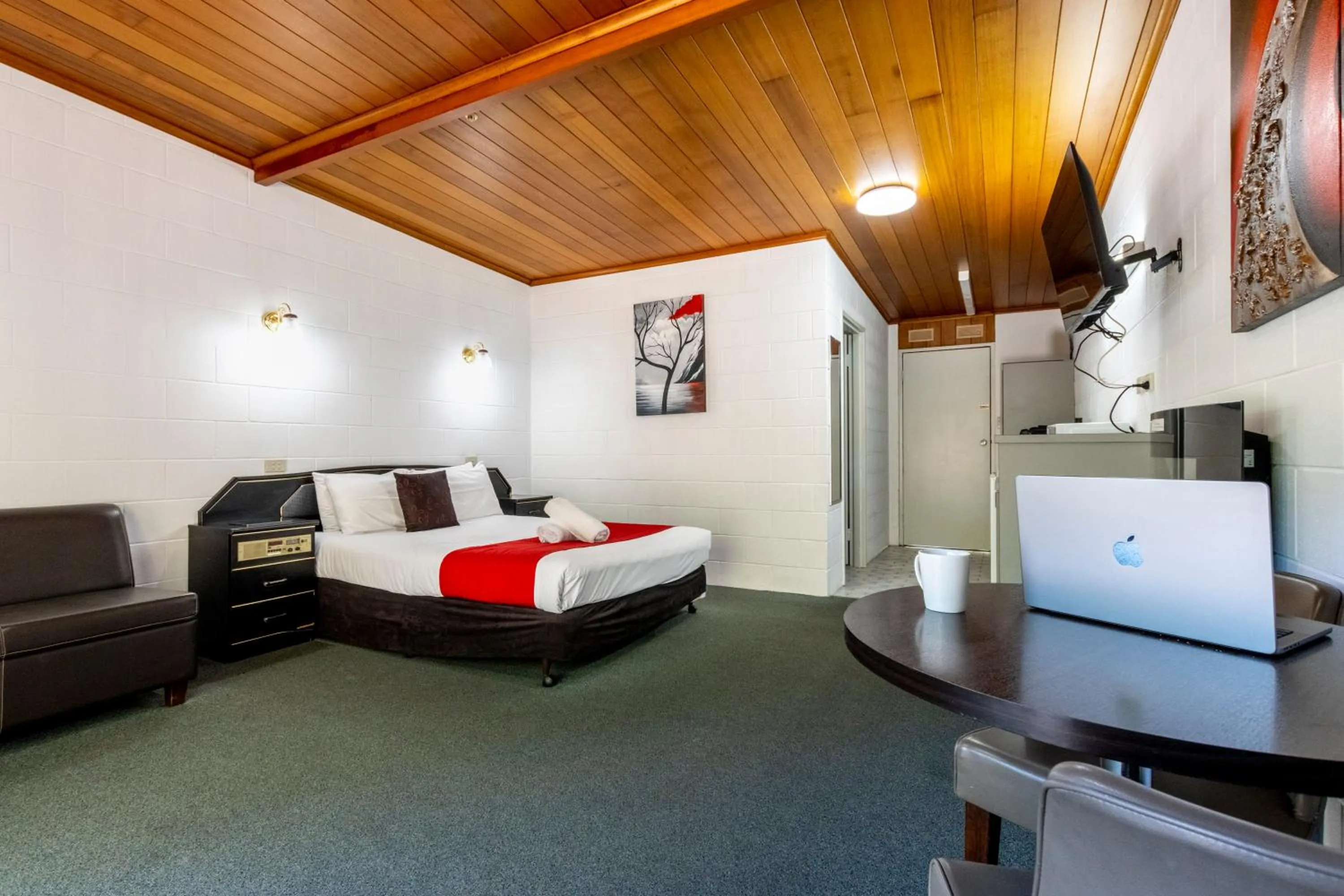 Bed in The Grampians Motel