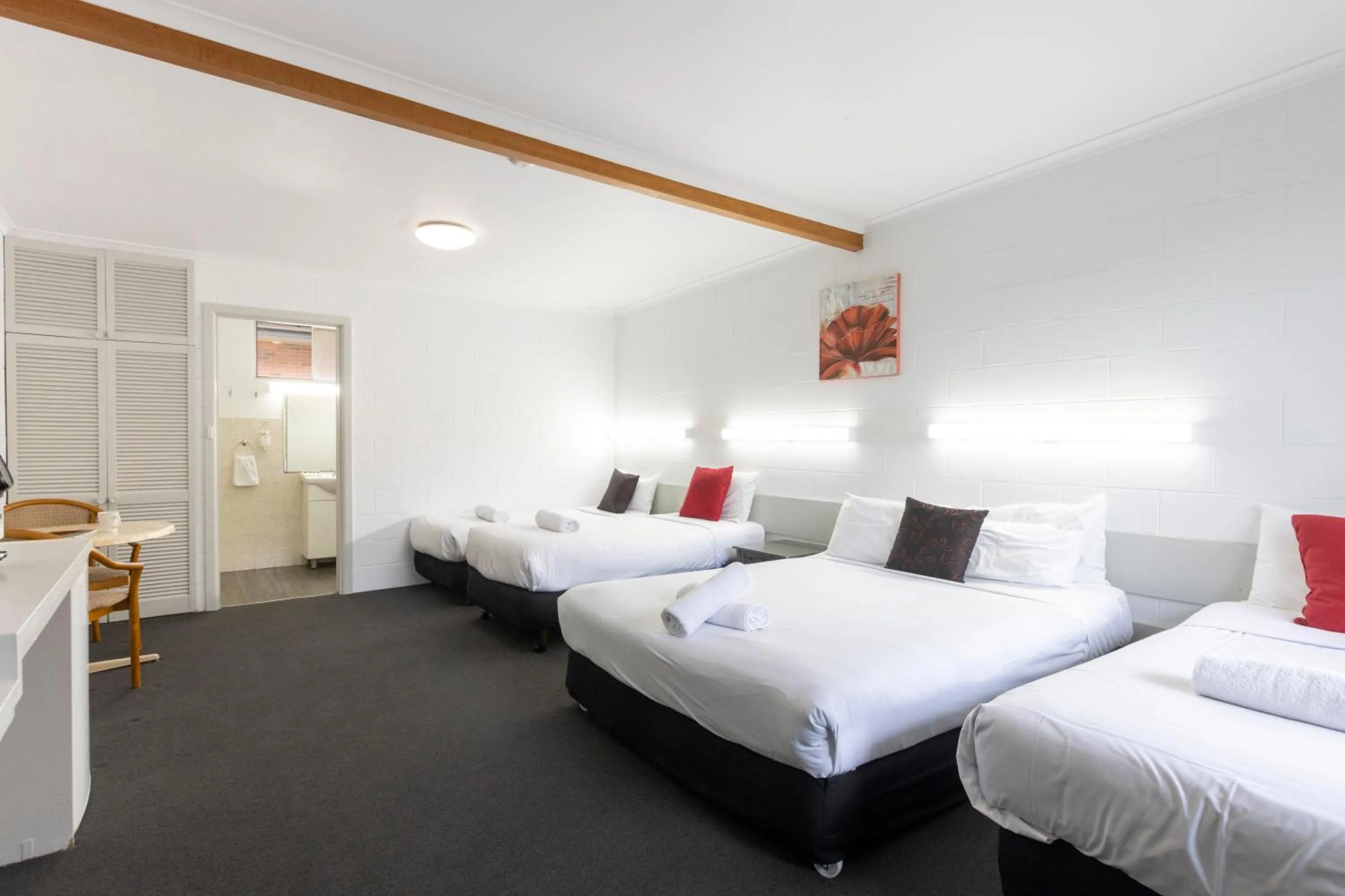 Bed in The Grampians Motel