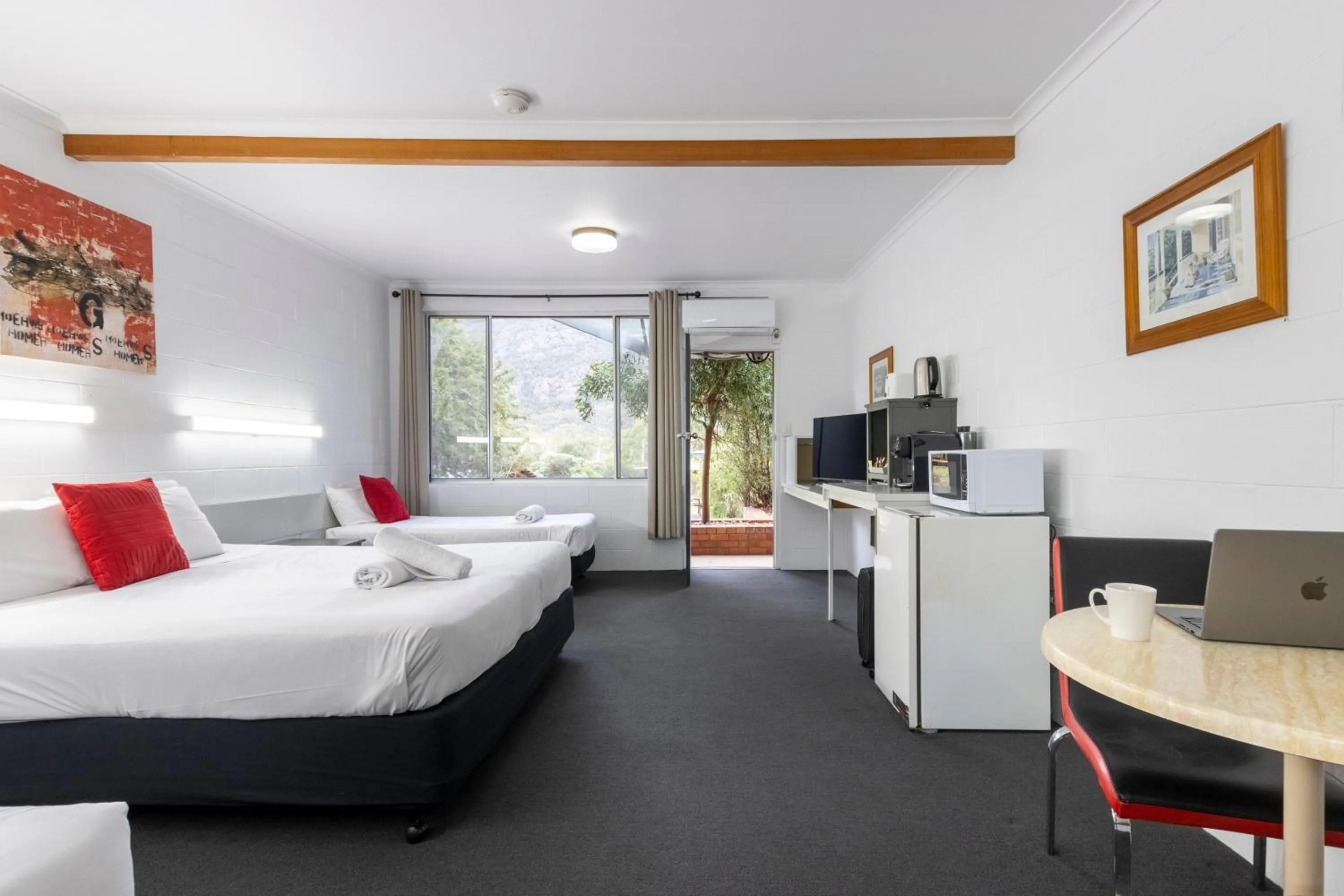 Bed in The Grampians Motel