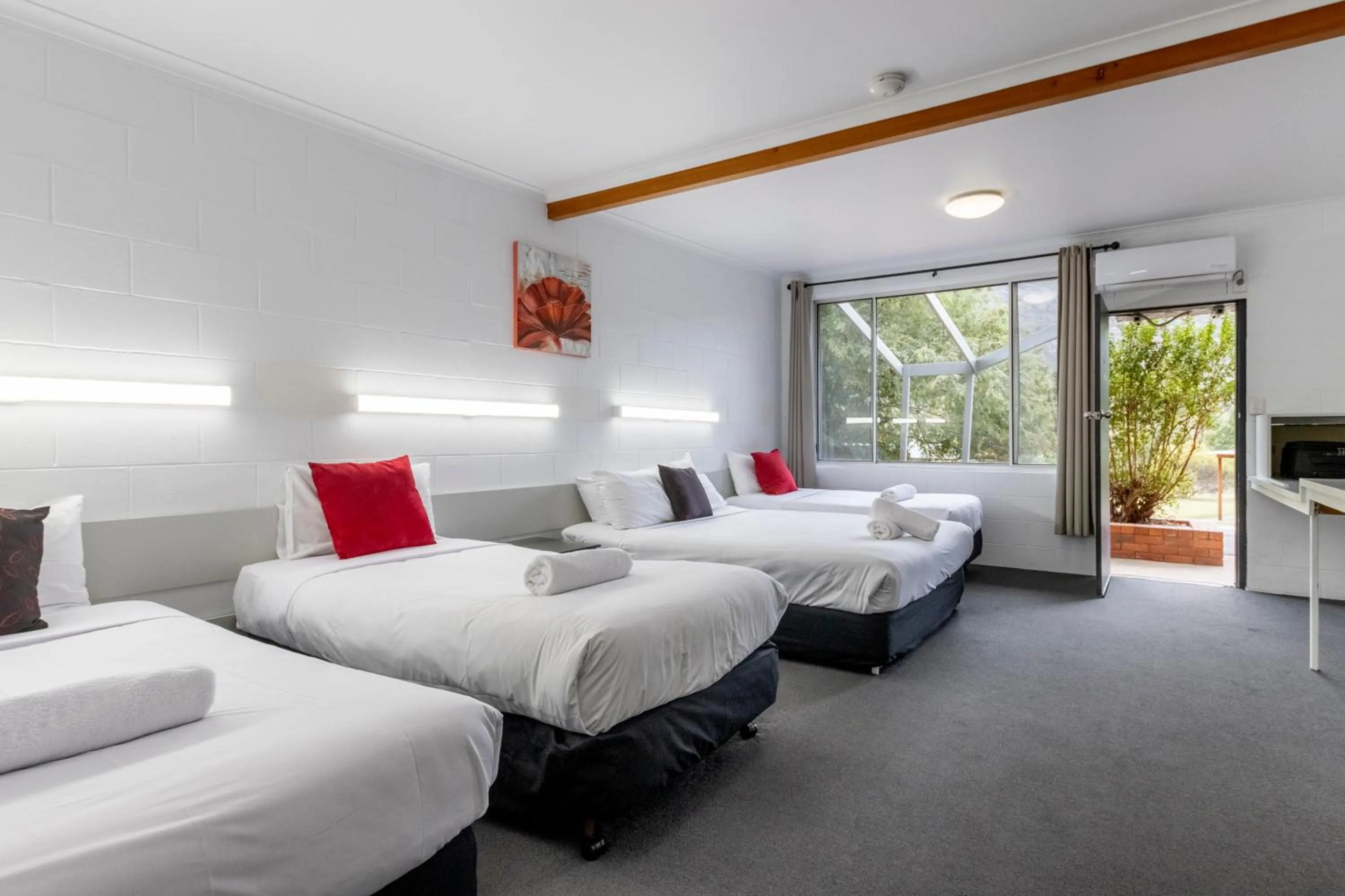 Bed in The Grampians Motel