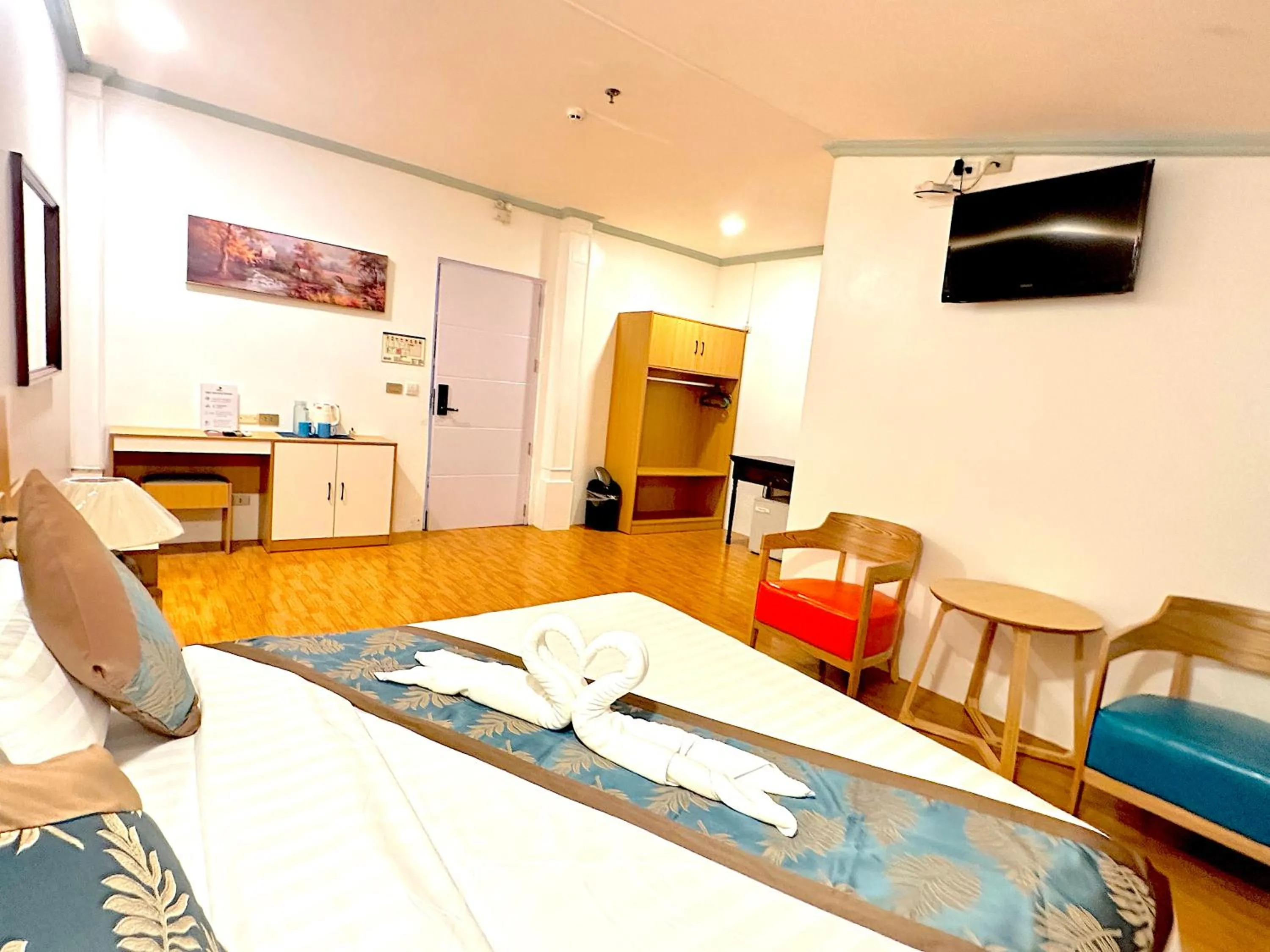 Bedroom, Bed in Royal Park Resort Boracay