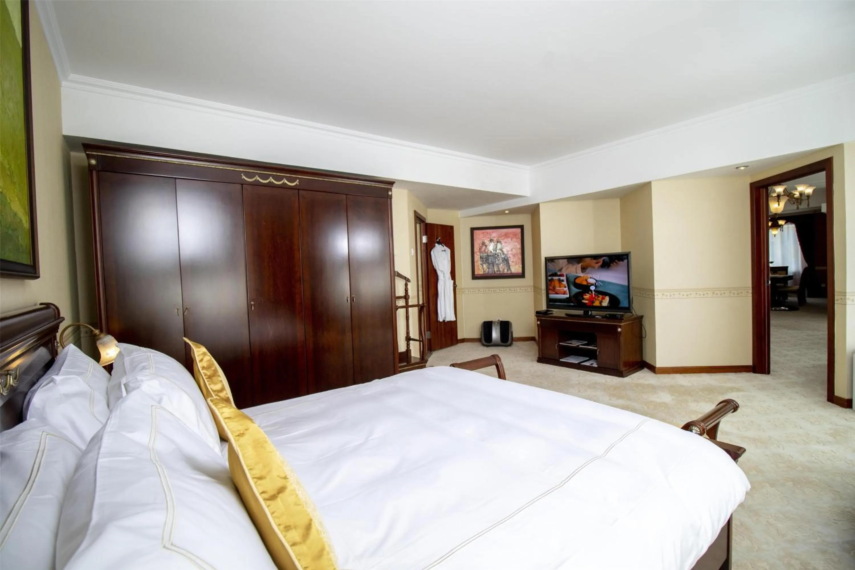 Photo of the whole room, Bed in Kempinski Hotel Khan Palace