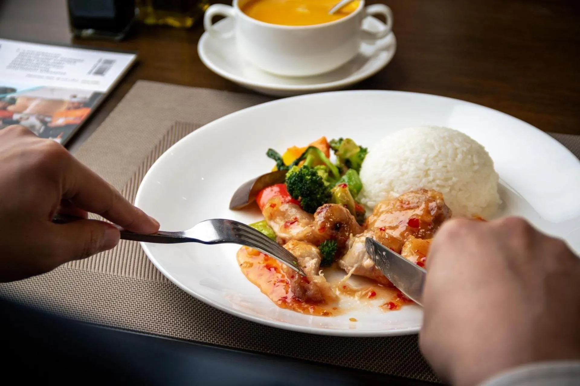 Restaurant/places to eat in Kempinski Hotel Khan Palace