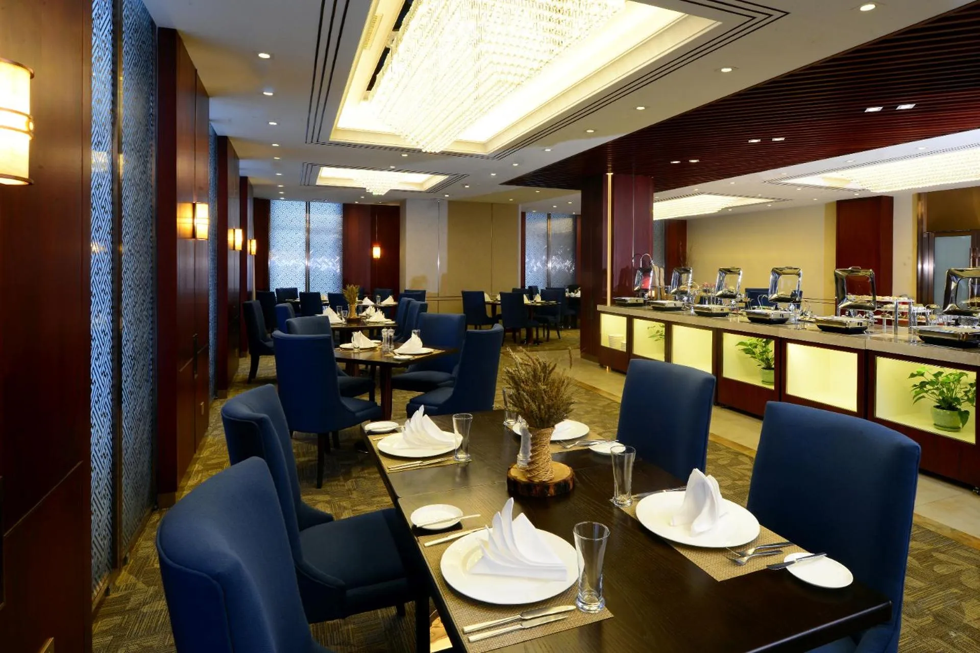 Restaurant/places to eat in Kempinski Hotel Khan Palace